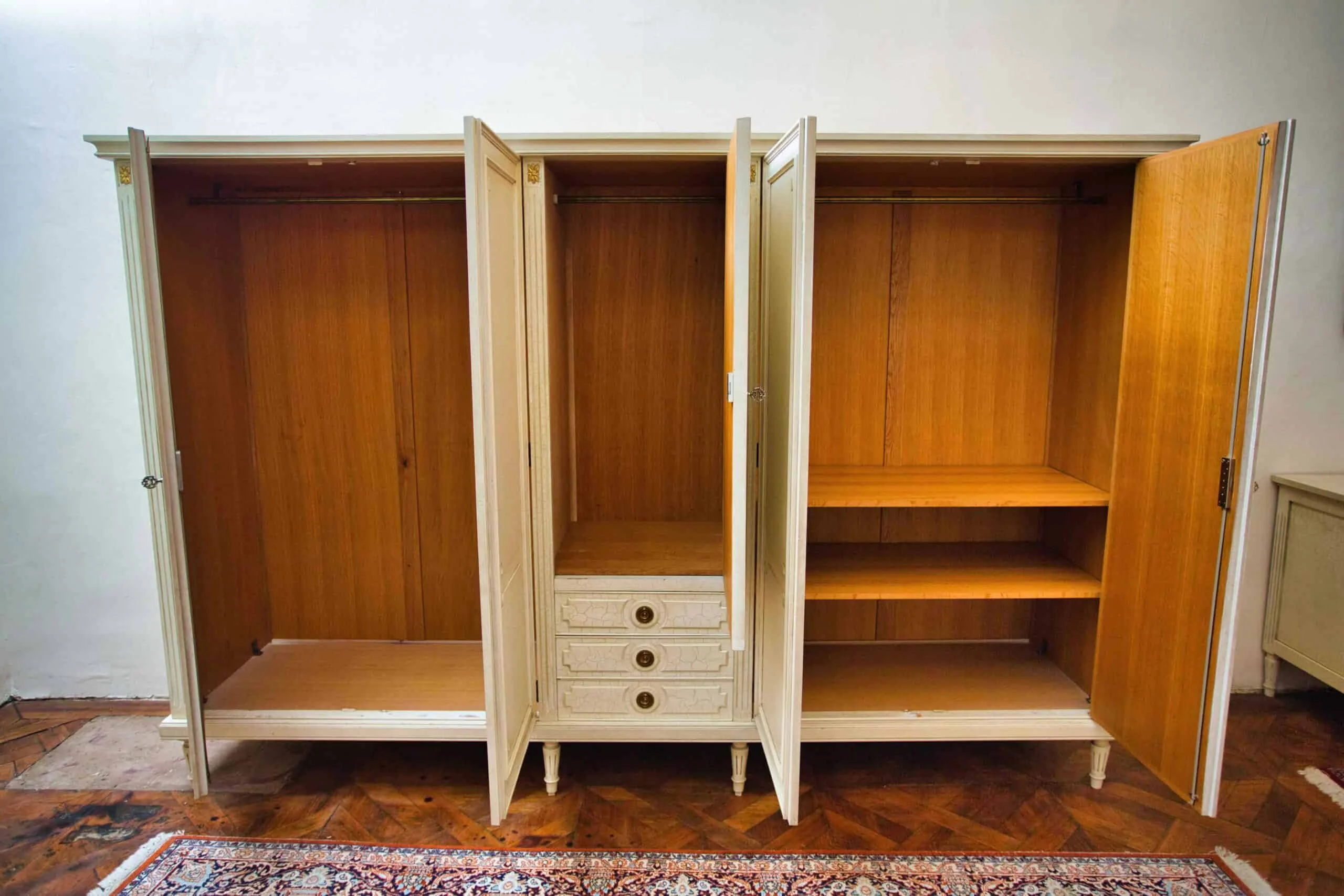 Romantická ložnice bílá krakelura