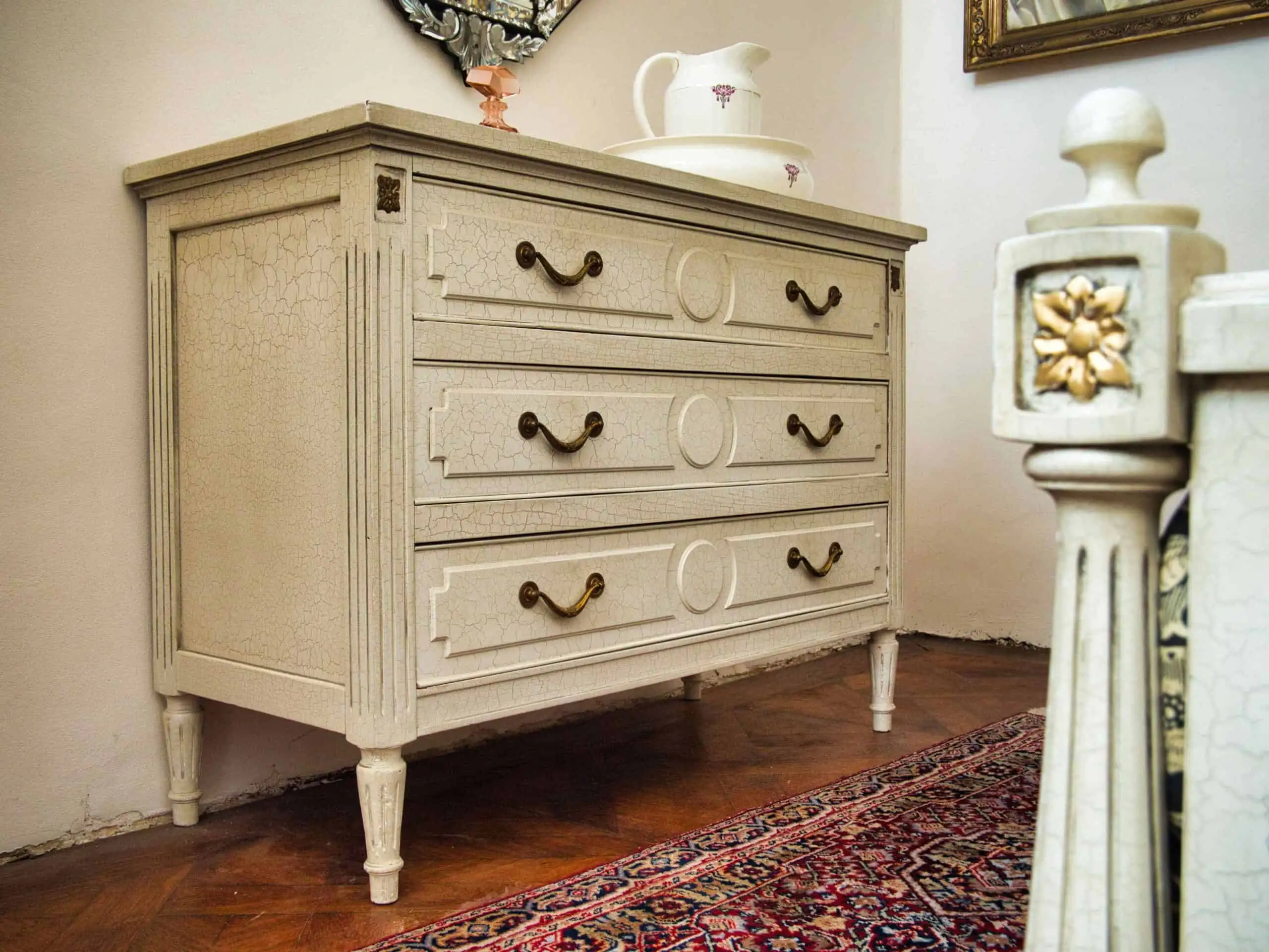 Romantická ložnice bílá krakelura