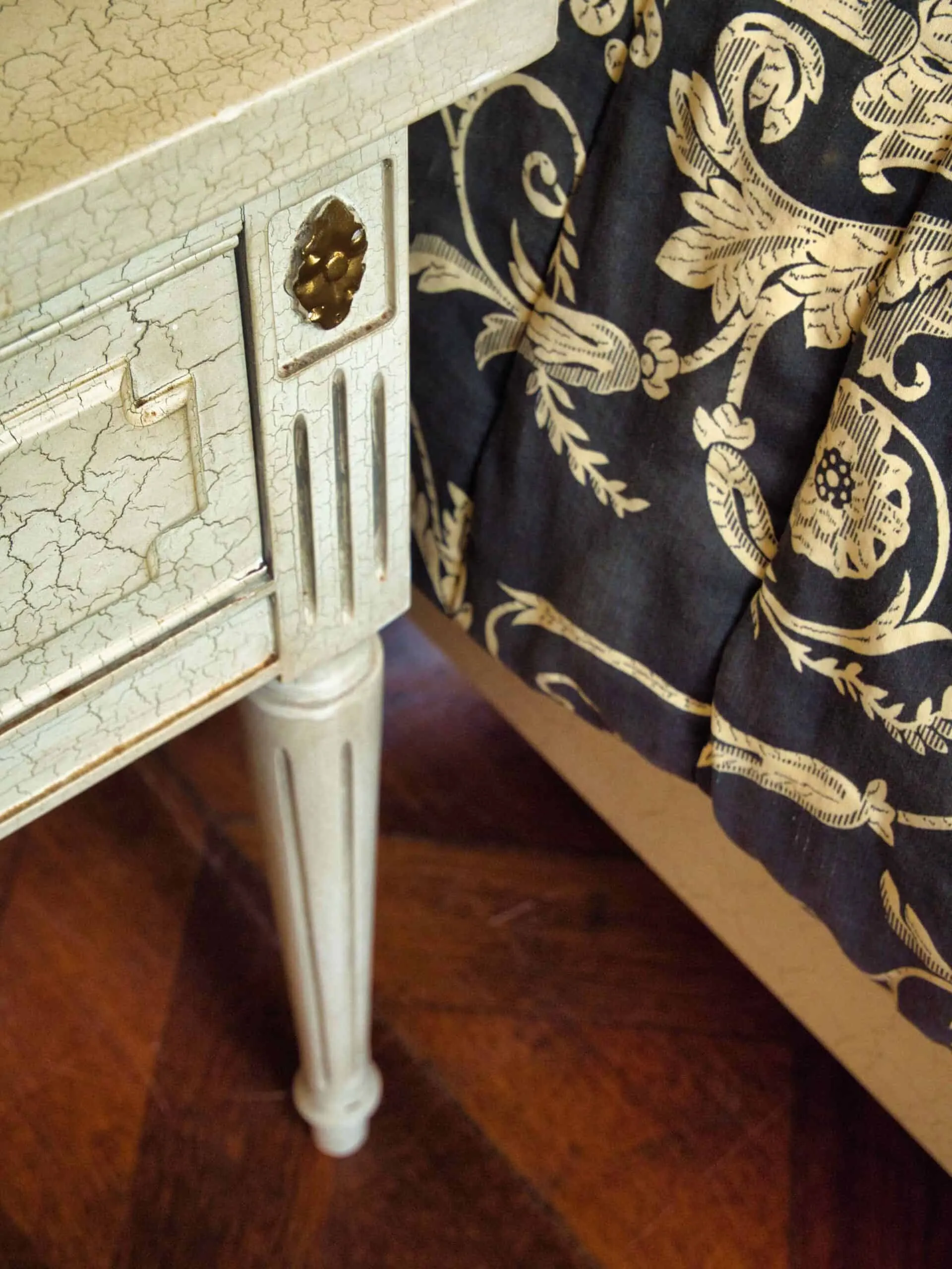 Romantická ložnice bílá krakelura