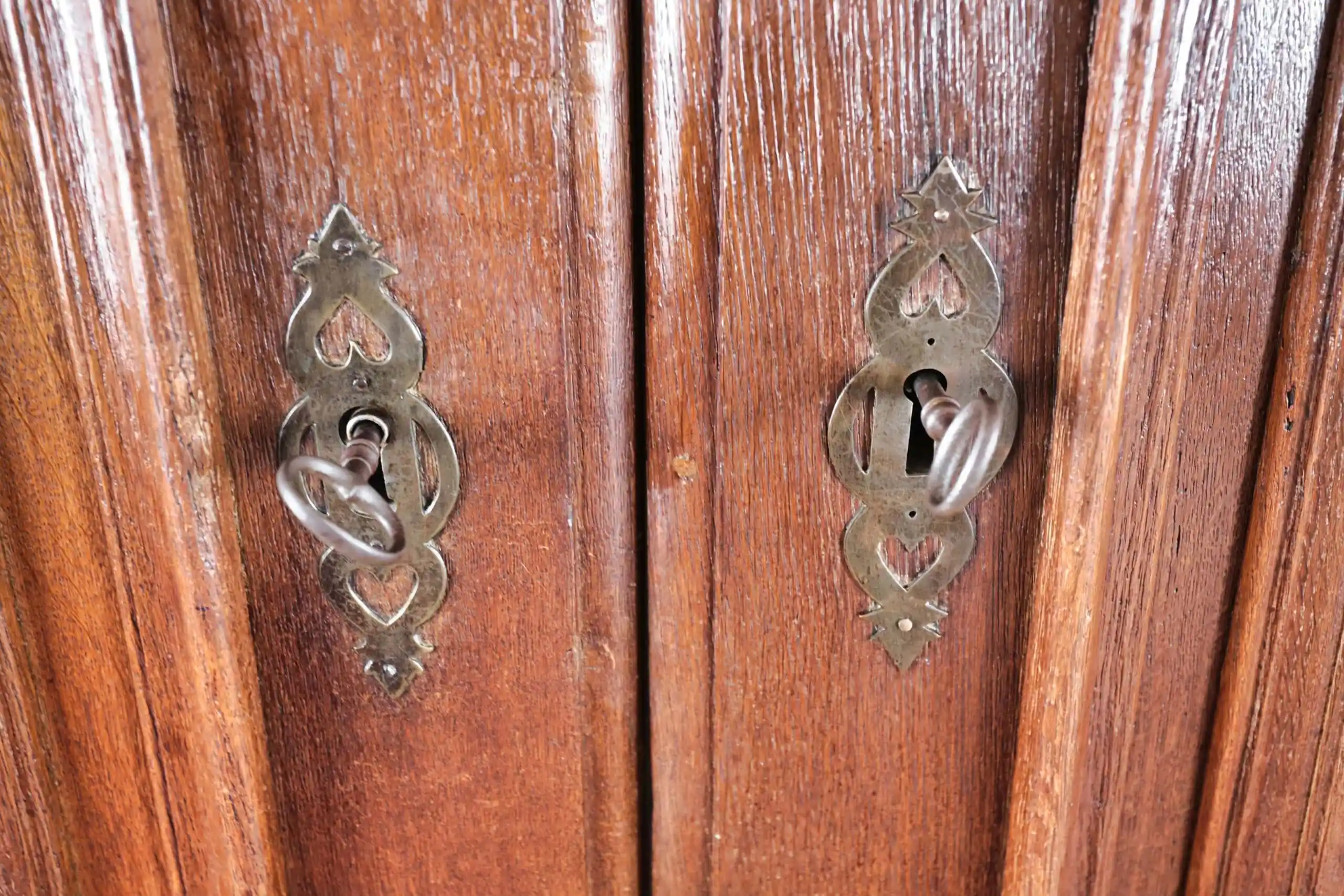 Starožitné dubové dveře z 18. století