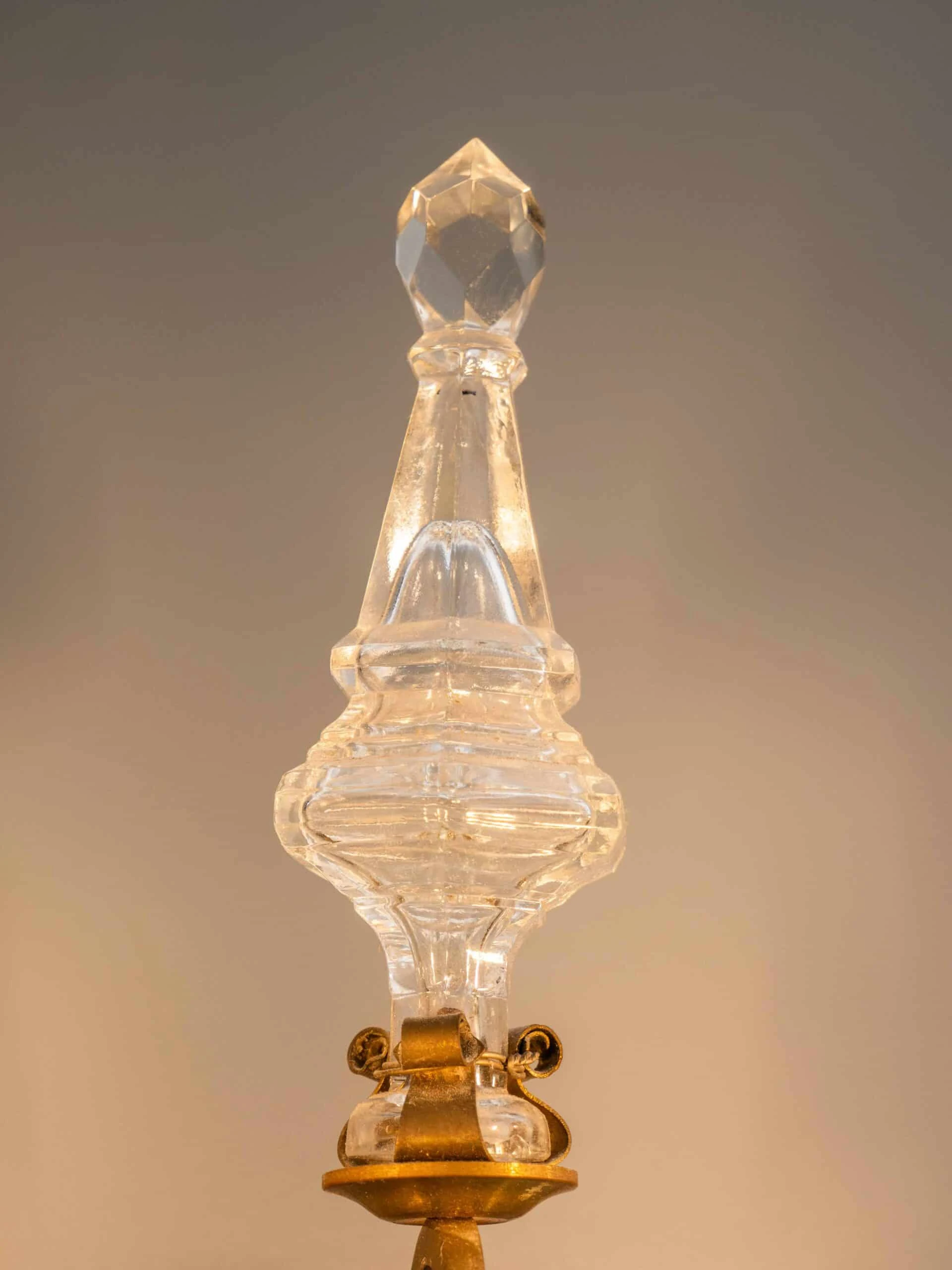 Párové nástěnné lampy z bronzu s křišťálovými ověsy