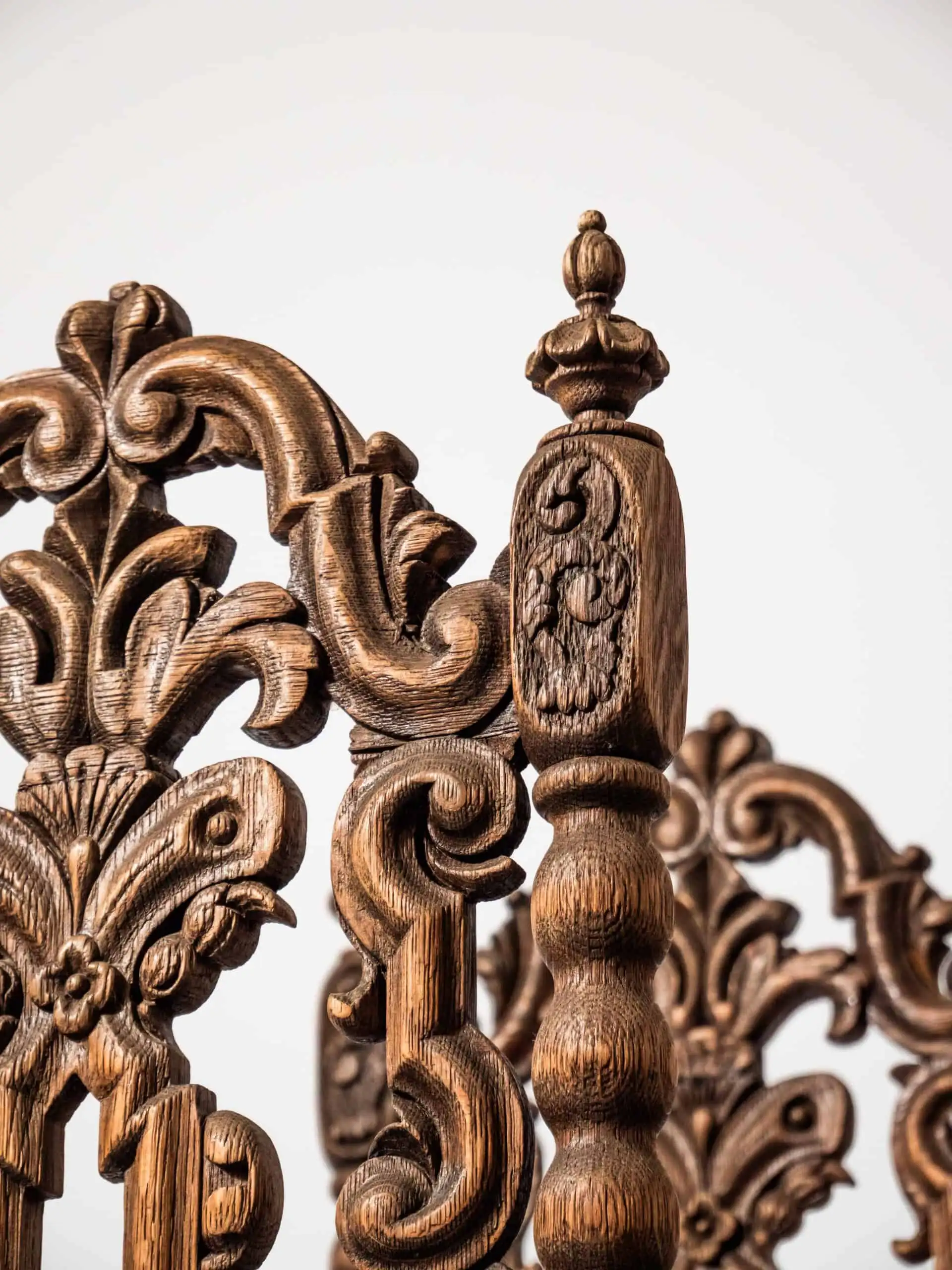 Starožitné neorenesanční židle z masivního dubu