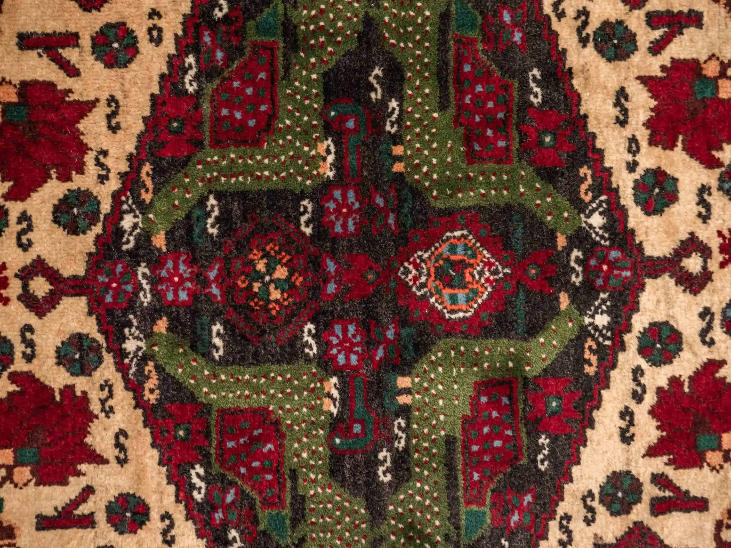 Perský kobereček s pávy / předložka Afshar 100 X 69 cm