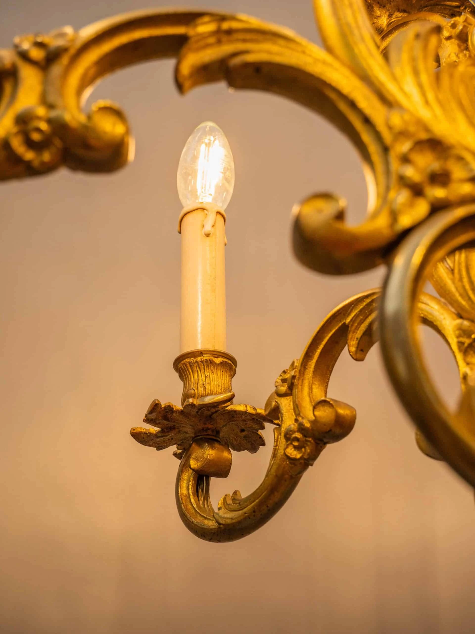 Velký bronzový lustr z dílen Maison Lucien Gau Paris