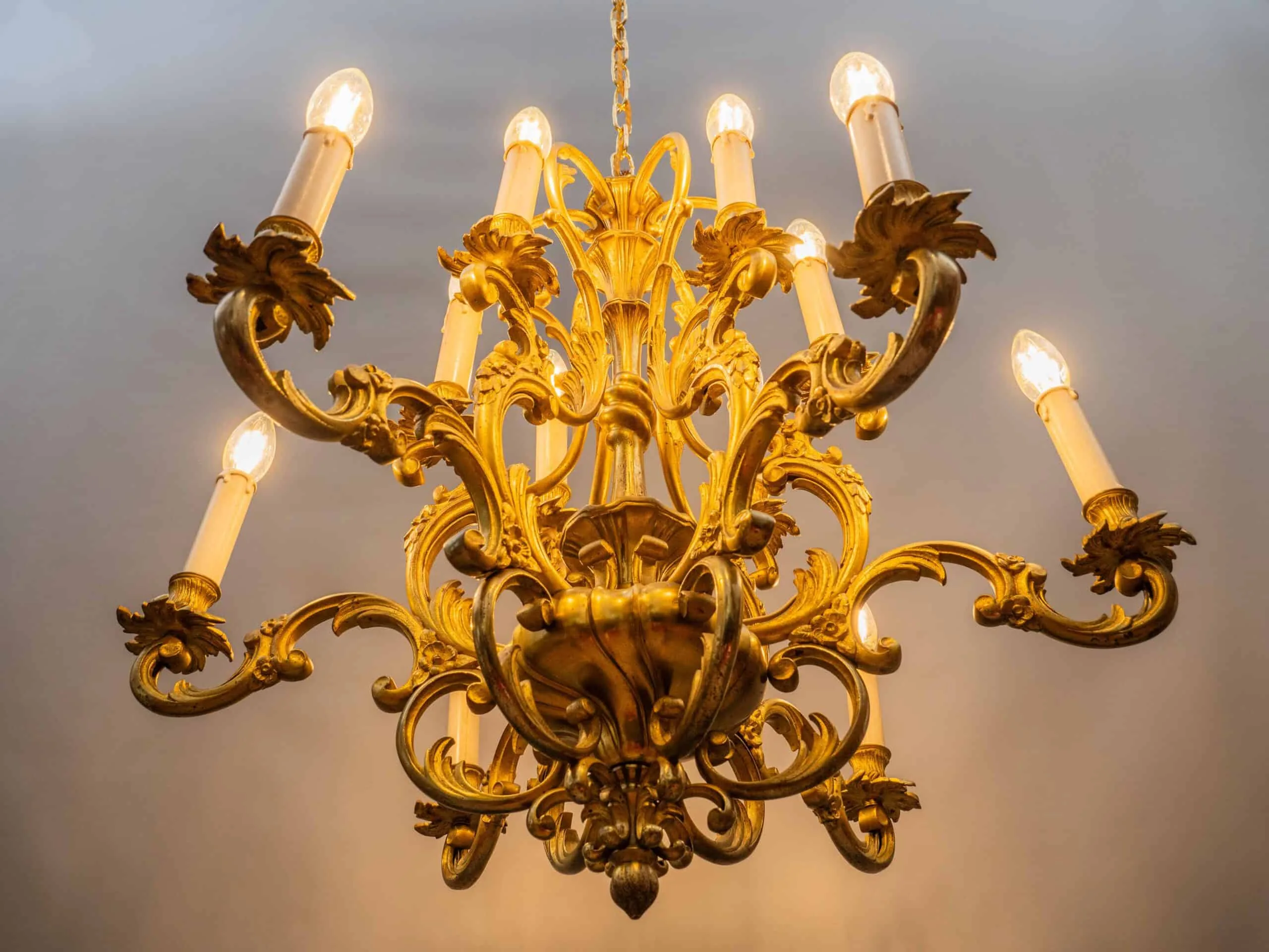 Velký bronzový lustr z dílen Maison Lucien Gau Paris