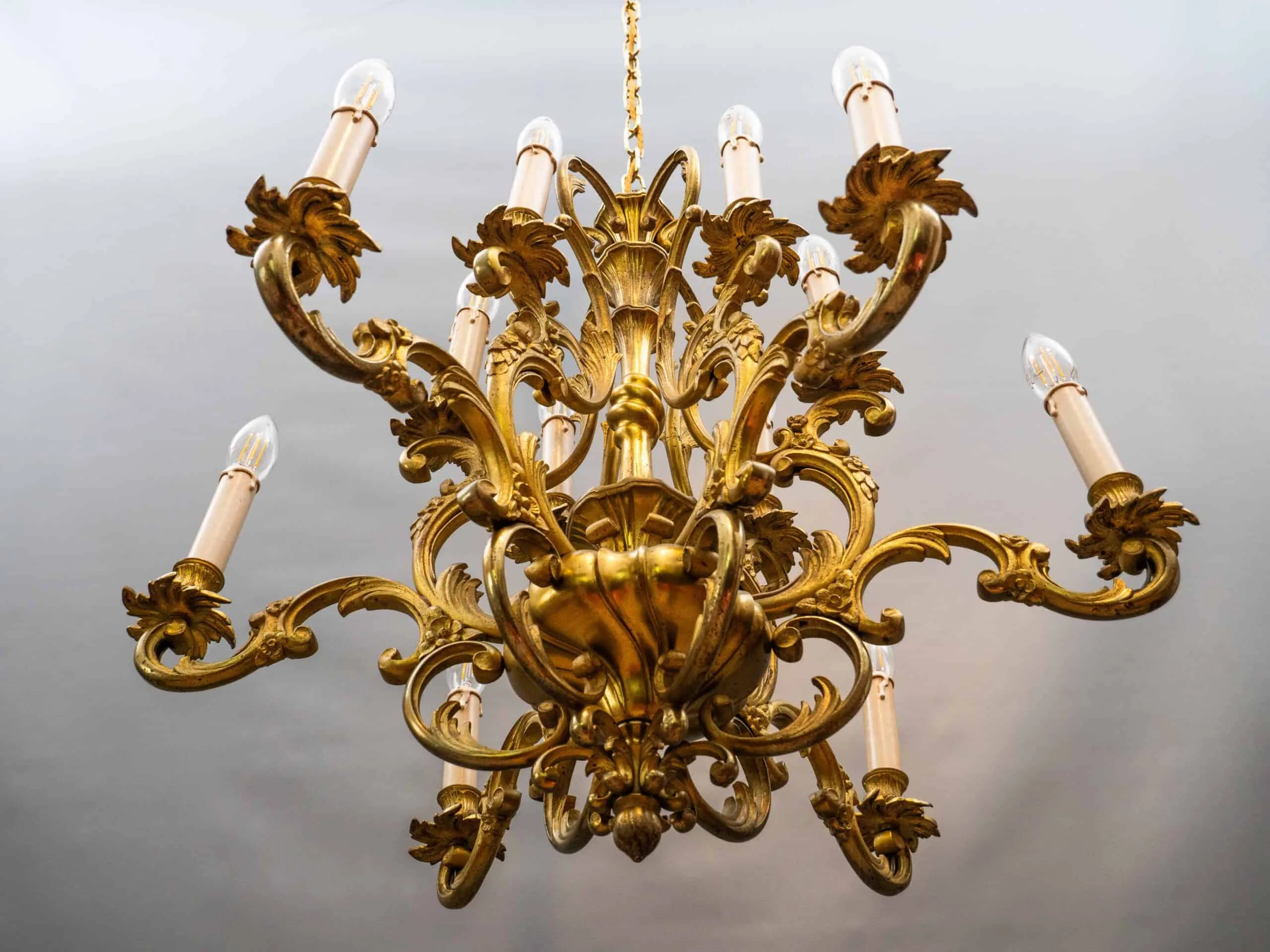 Velký bronzový lustr z dílen Maison Lucien Gau Paris