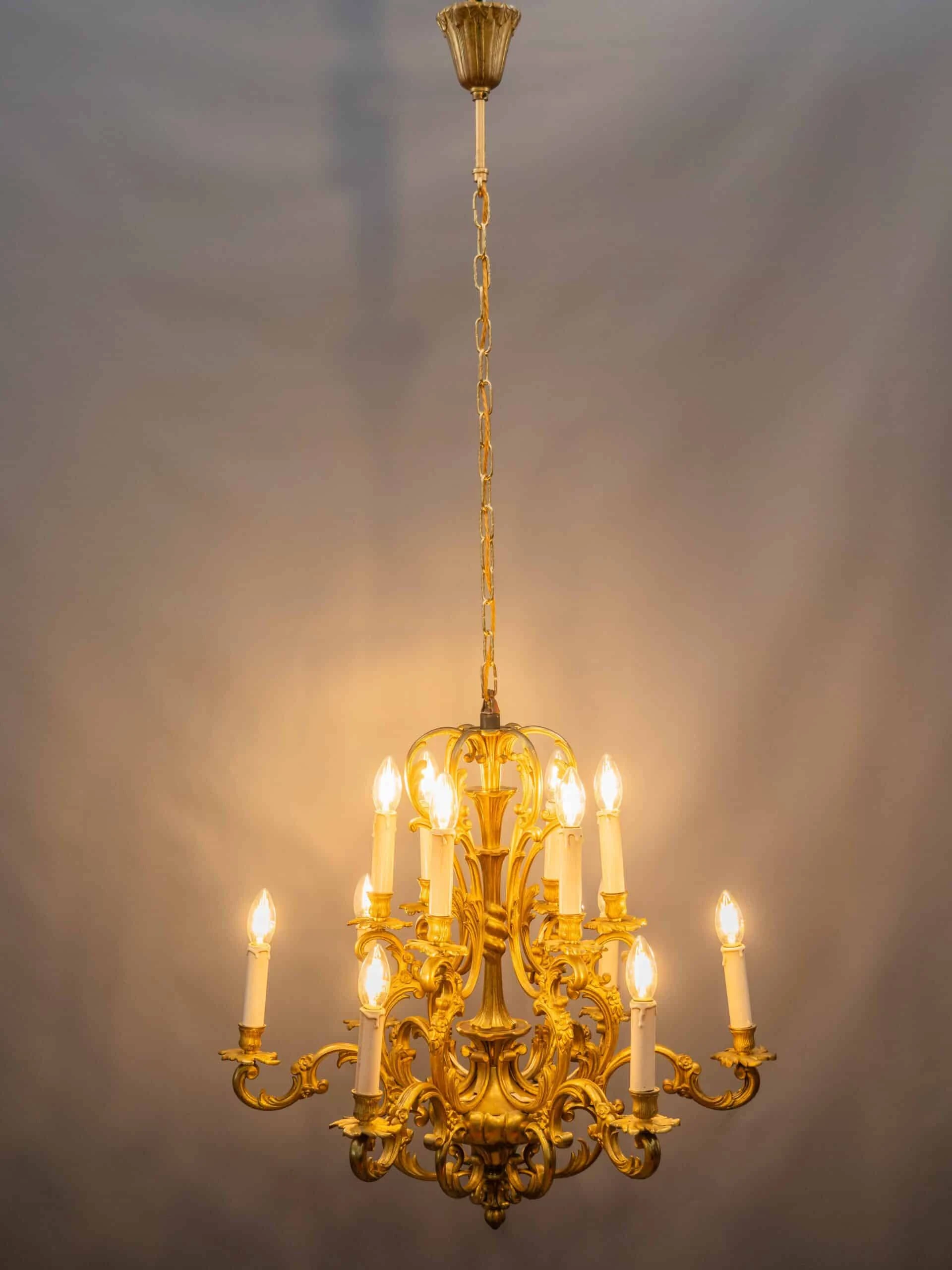Velký bronzový lustr z dílen Maison Lucien Gau Paris