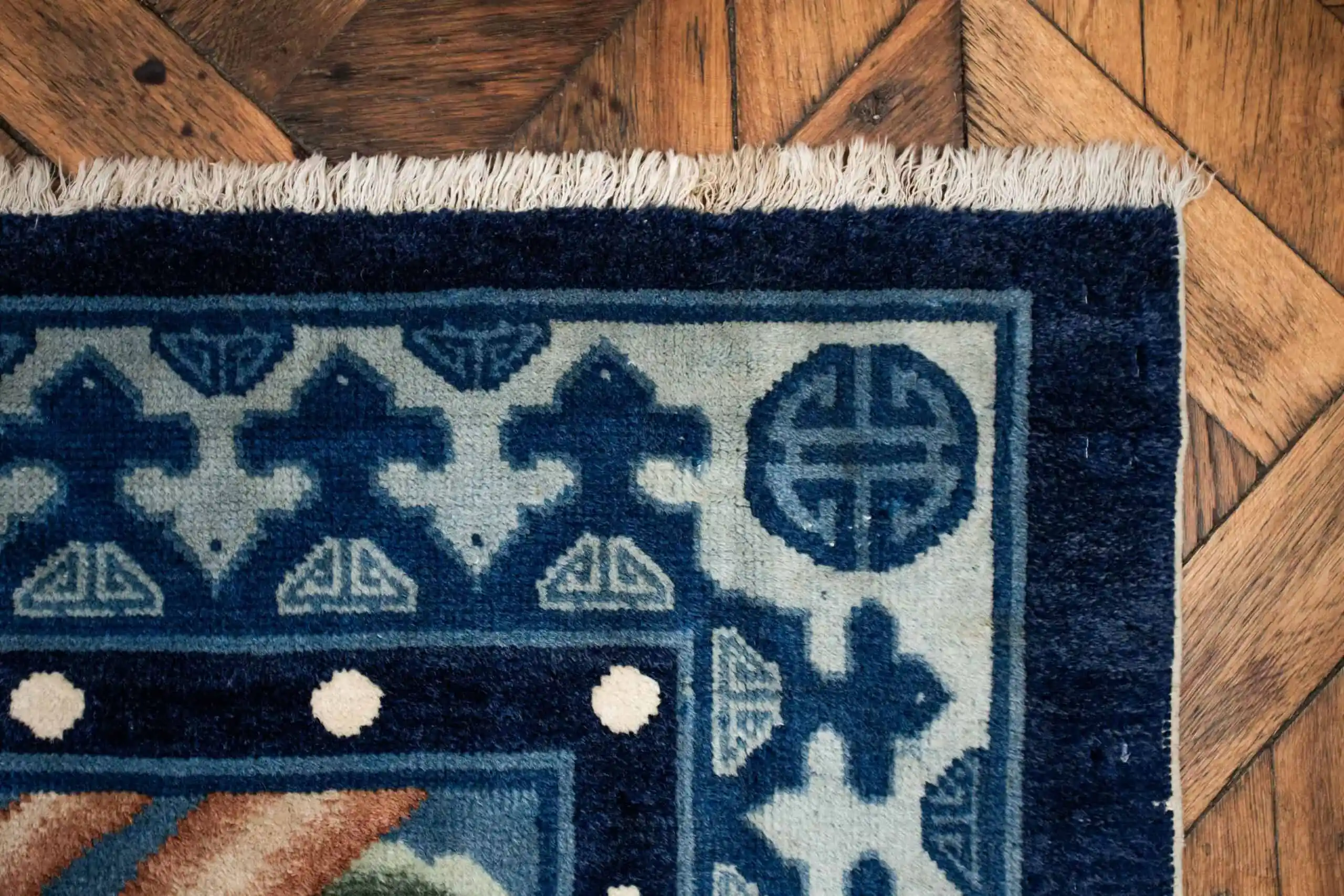 Starožitný čínský koberec Ningxia s čápy 275 X 190 cm