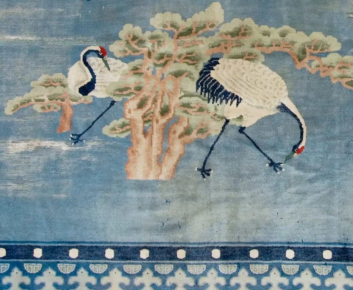 Starožitný čínský koberec Ningxia s čápy 275 X 190 cm