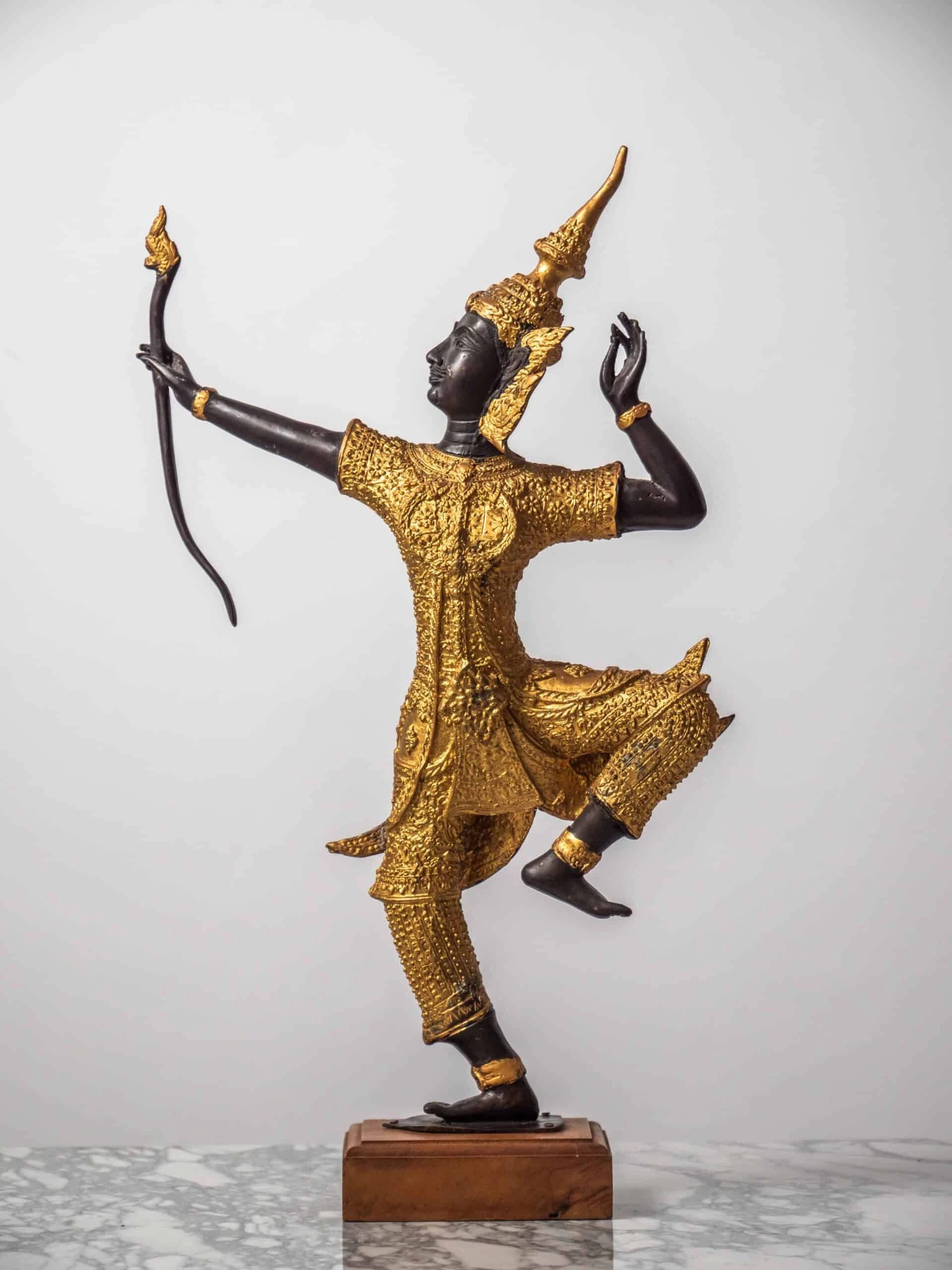 Zlatá soška thajského tanečníka