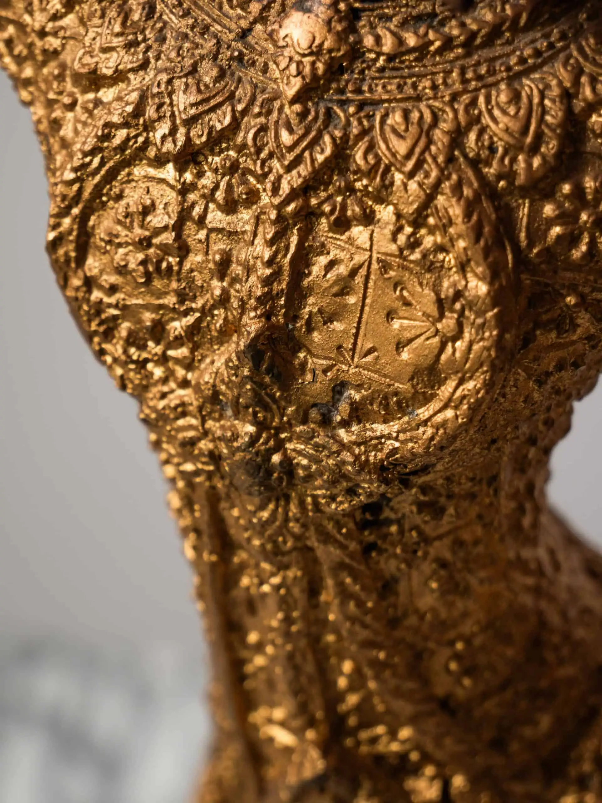 Zlatá soška thajského tanečníka