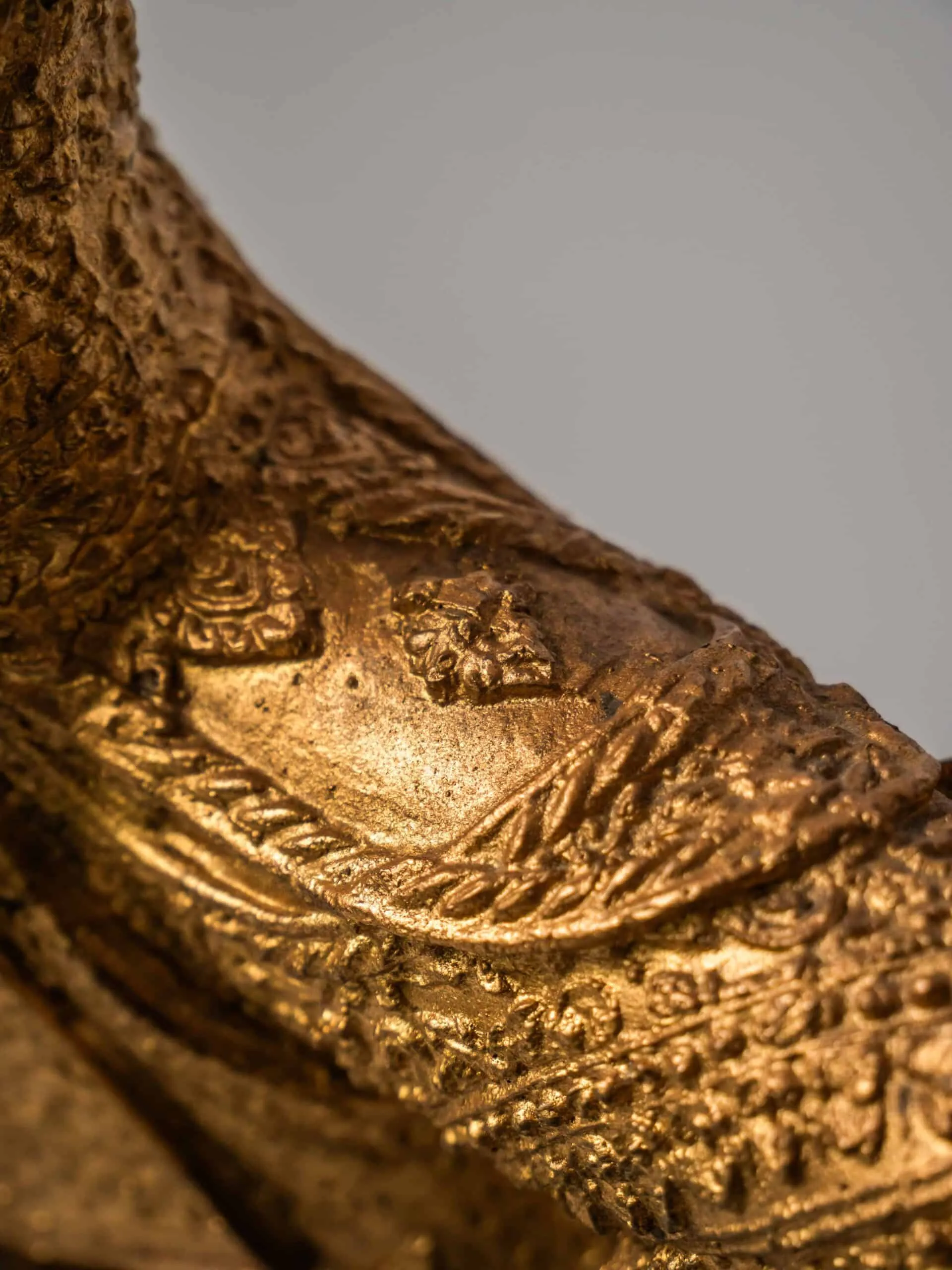 Zlatá soška thajského tanečníka