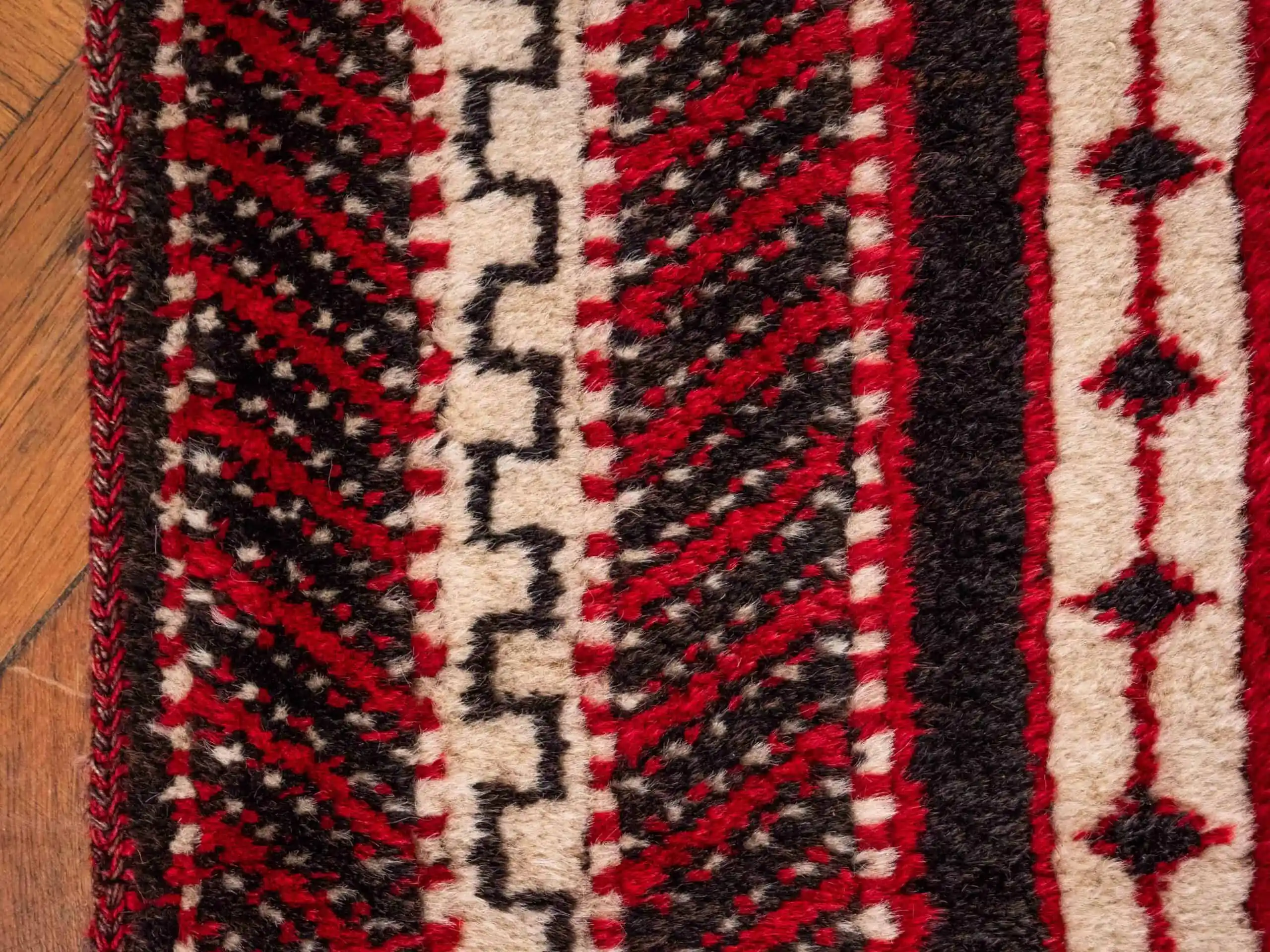 Perský nomádský koberec z vlny 199 X 97 cm