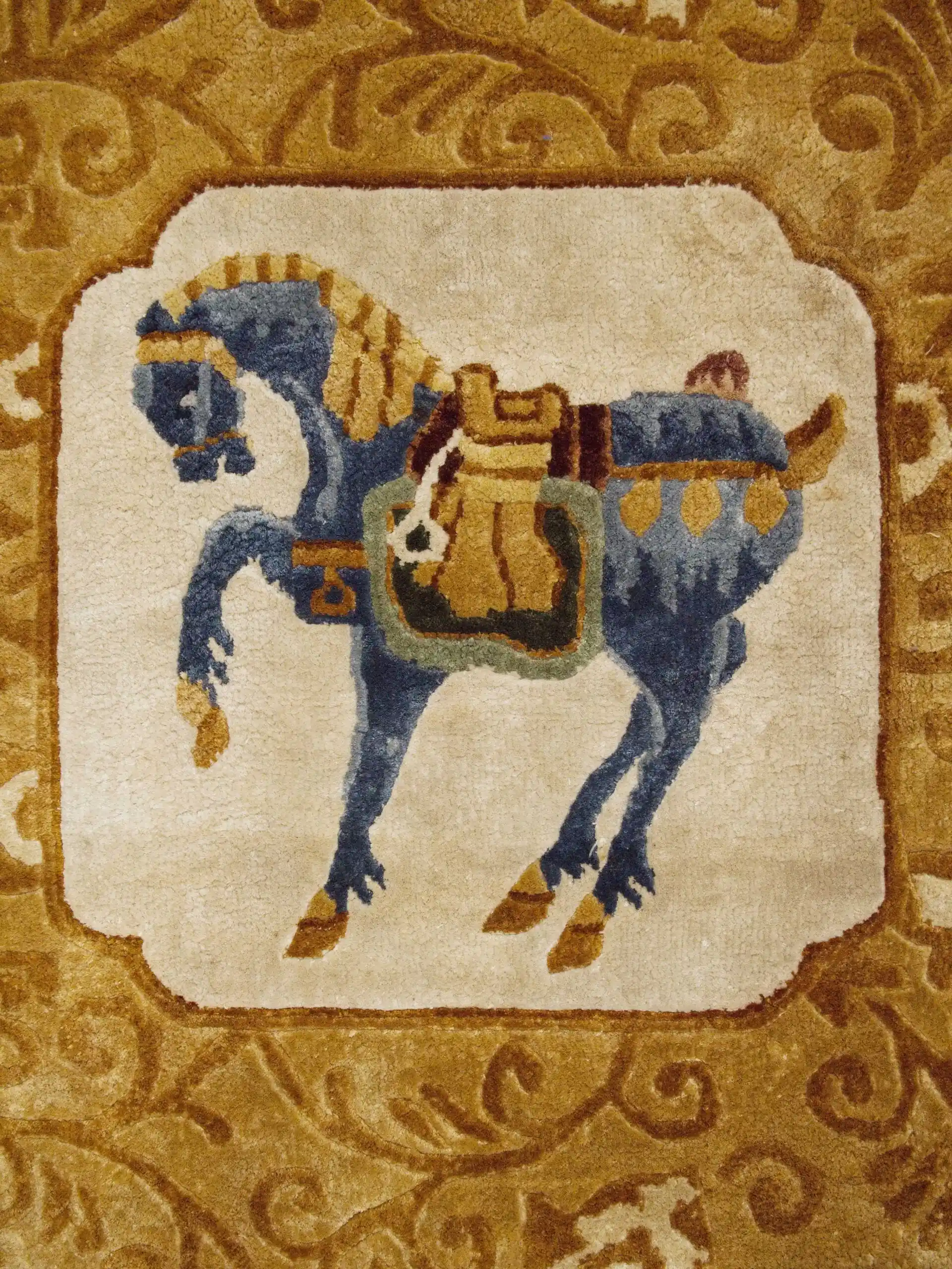 Čínský hedvábný koberec zlatý 265 X 169 cm Art Deco