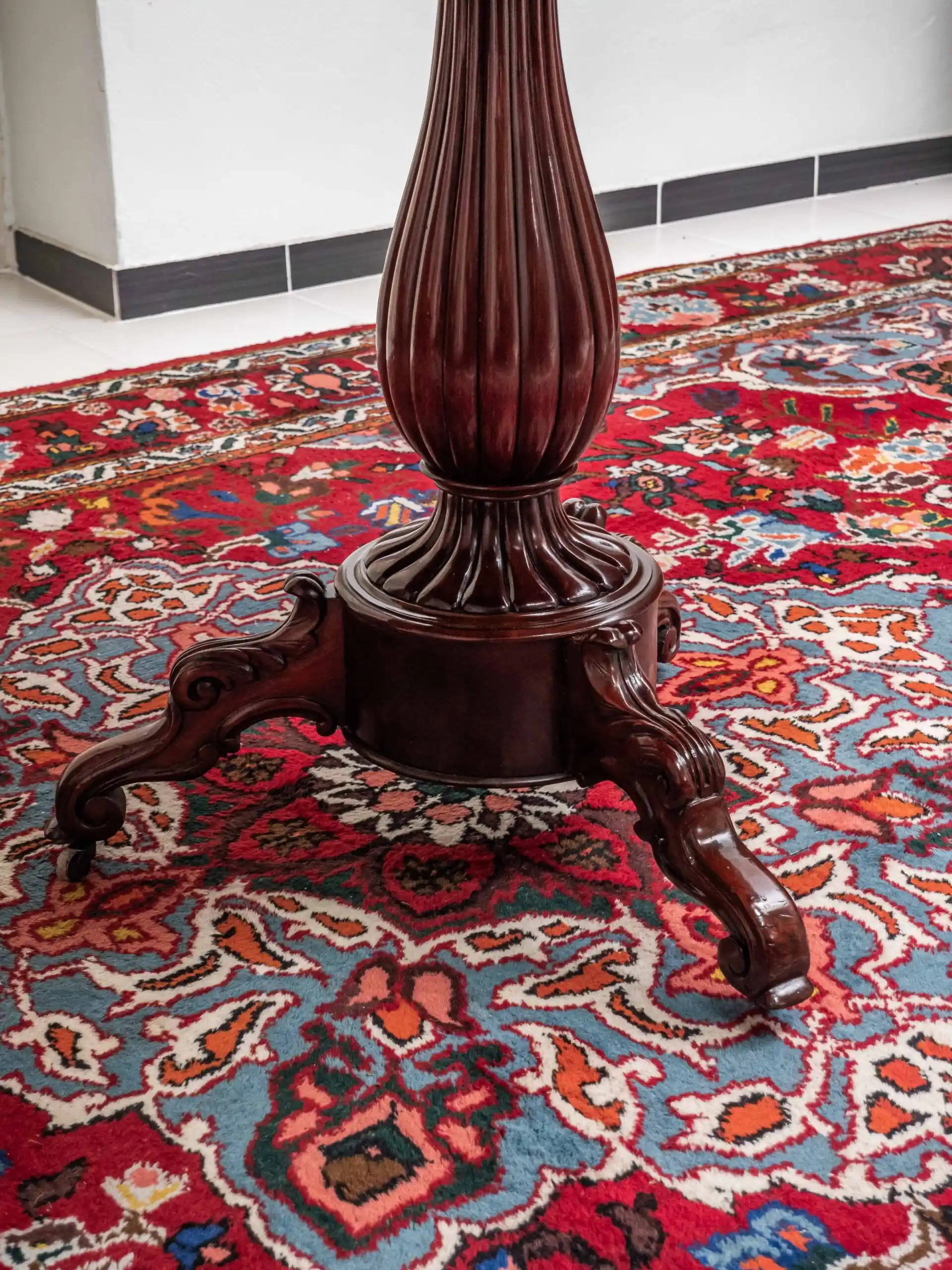 Starožitný hrací stolek – rozkládací. Restaurovaný