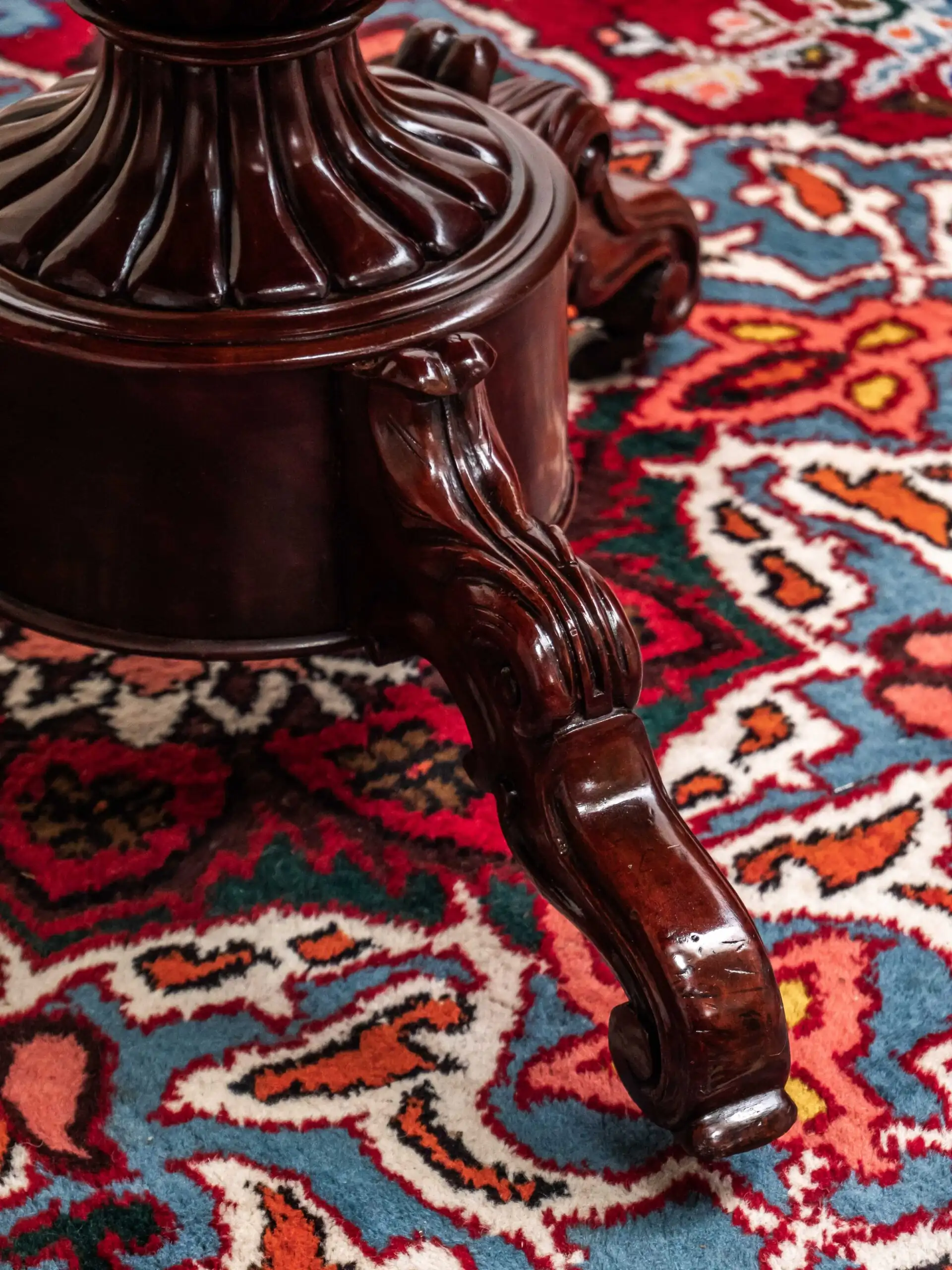 Starožitný hrací stolek – rozkládací. Restaurovaný