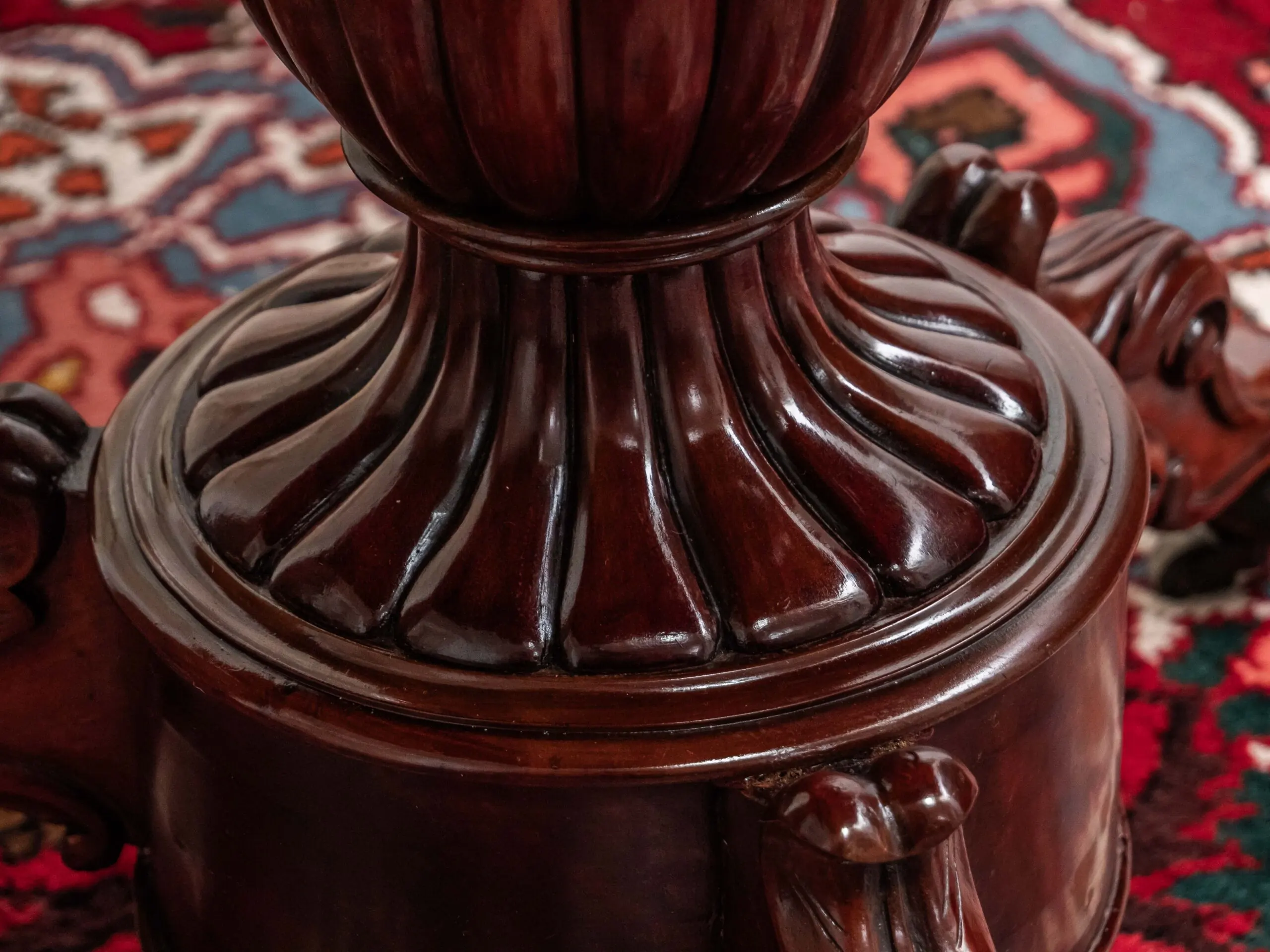 Starožitný hrací stolek – rozkládací. Restaurovaný