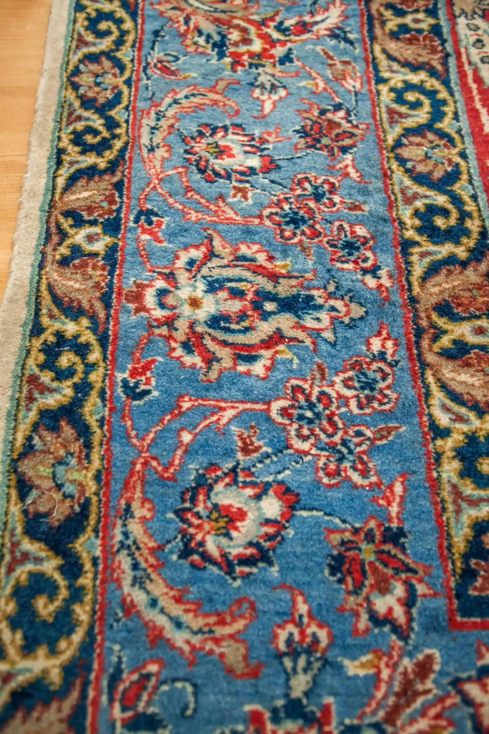 Perský koberec Isfahan signovaný 260 X 153 cm