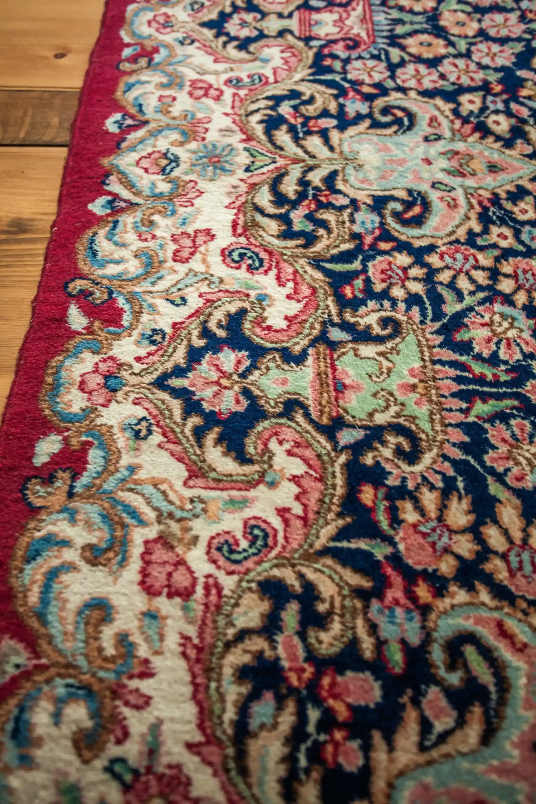 Perský ručně vázaný koberec Kerman 444 x 305 cm Signovaný