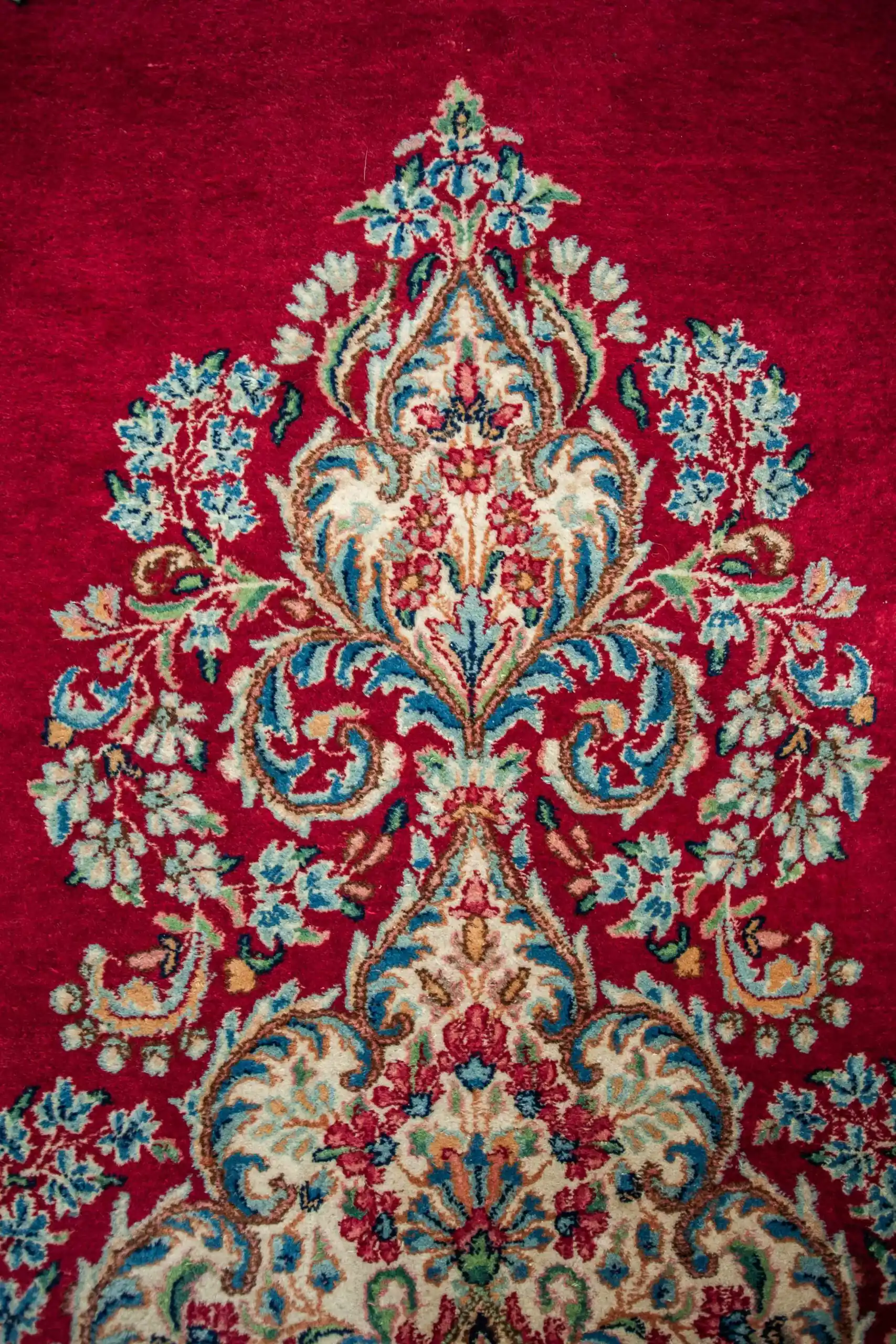 Perský ručně vázaný koberec Kerman 444 x 305 cm Signovaný