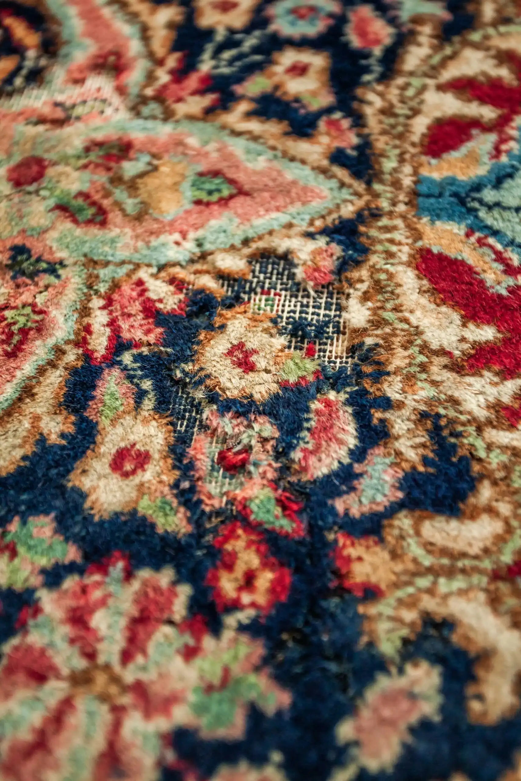 Perský ručně vázaný koberec Kerman 444 x 305 cm Signovaný