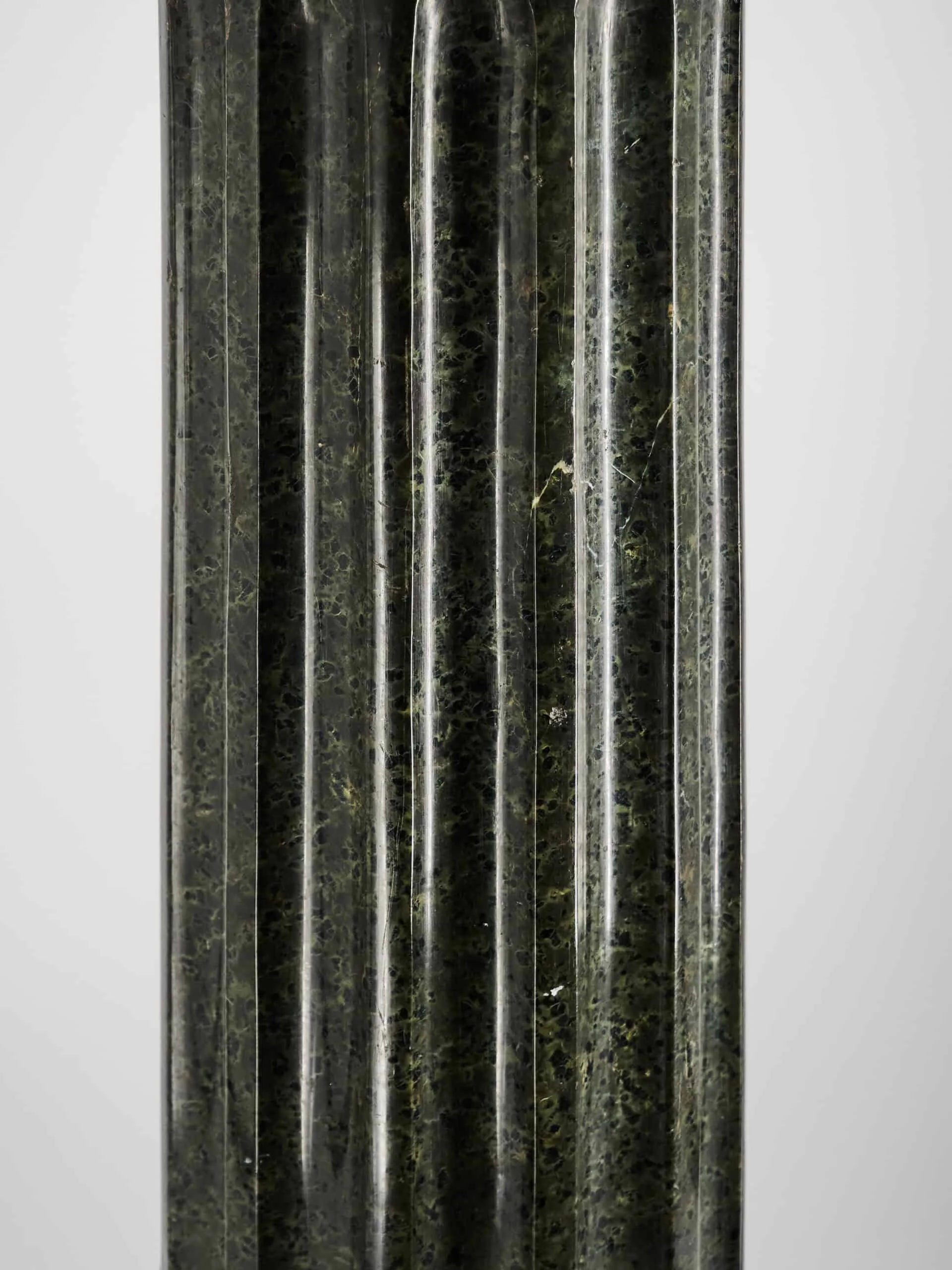 Mramorový sloup z francouzského zámku 1840