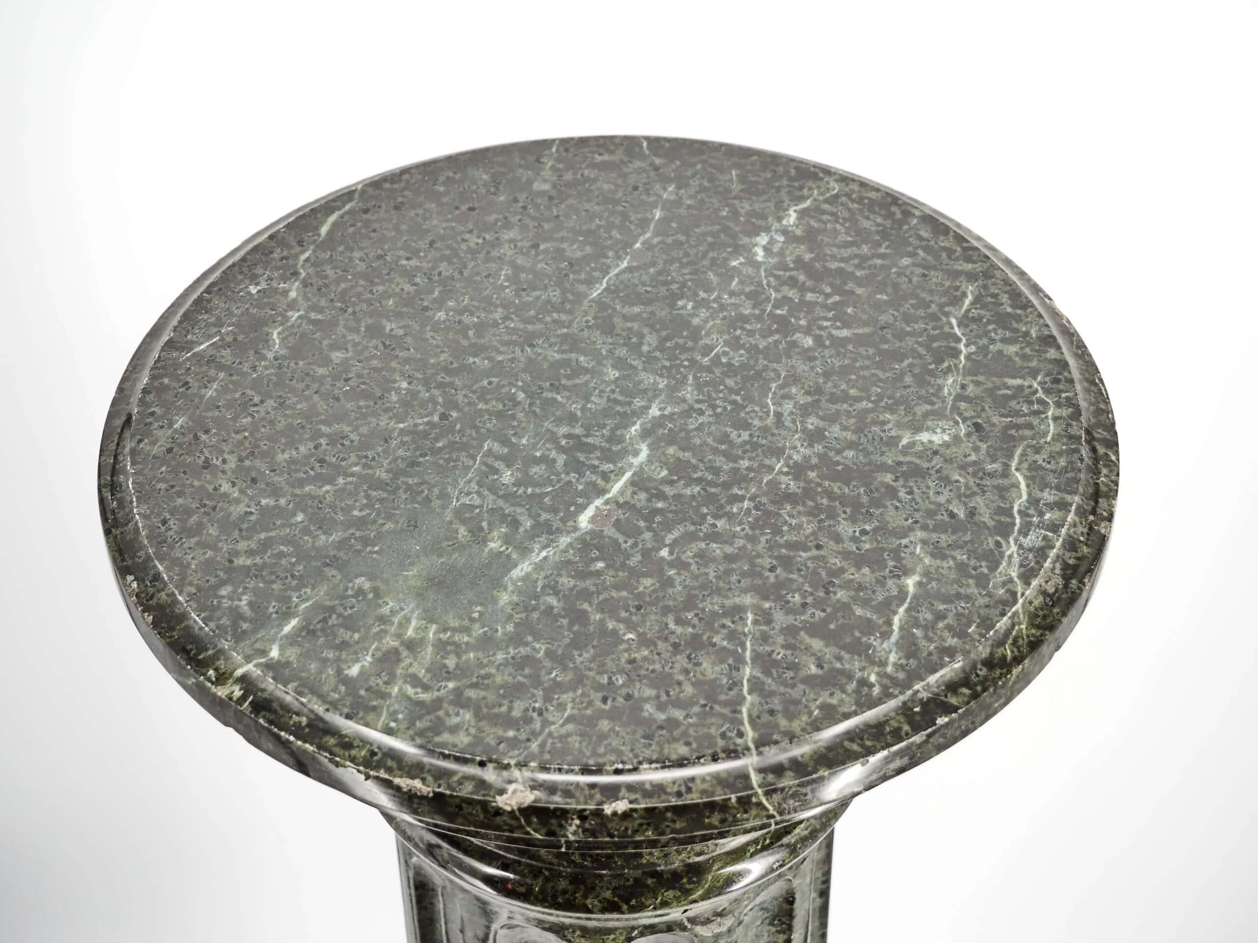 Mramorový sloup z francouzského zámku 1840