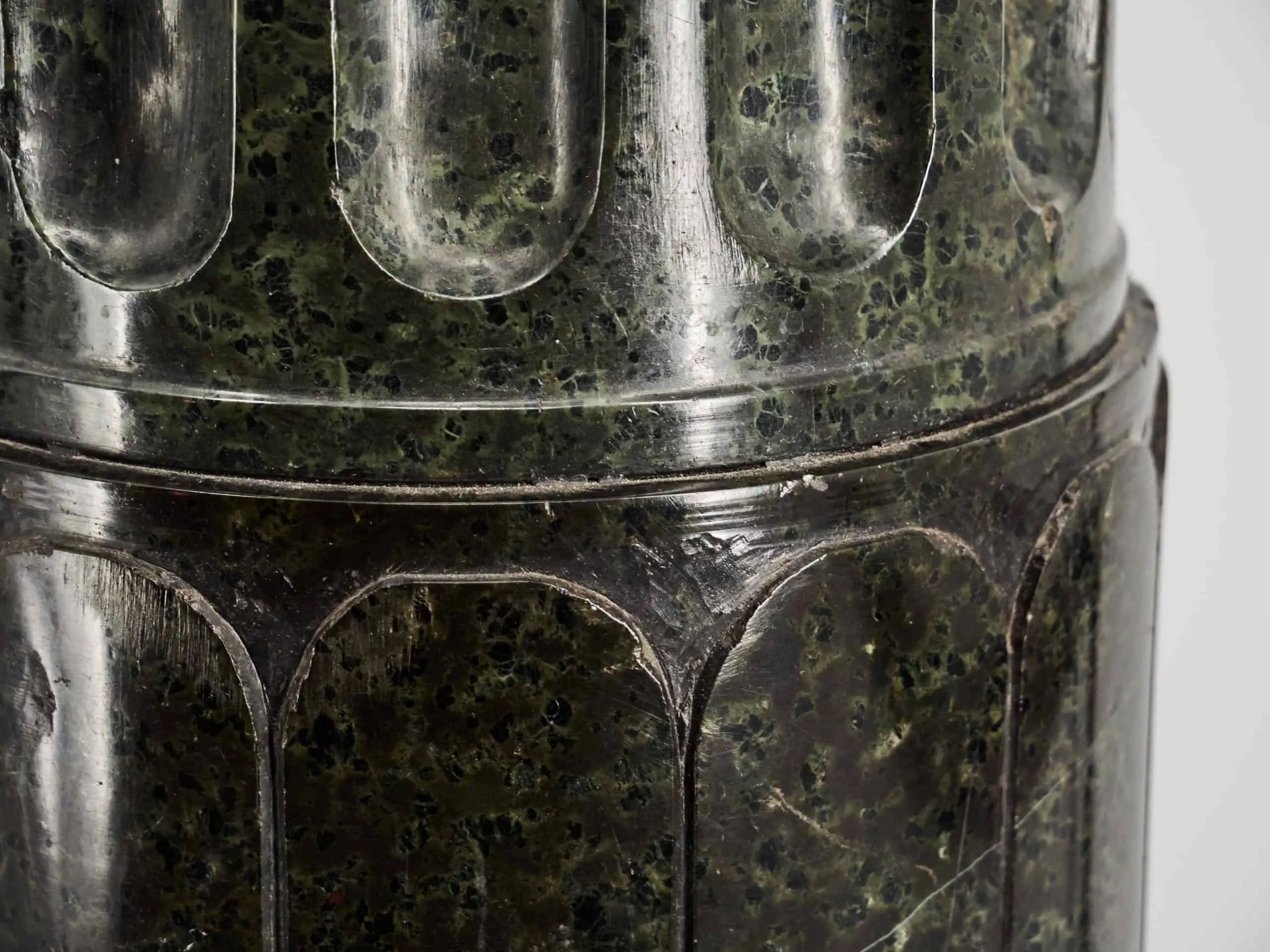 Mramorový sloup z francouzského zámku 1840