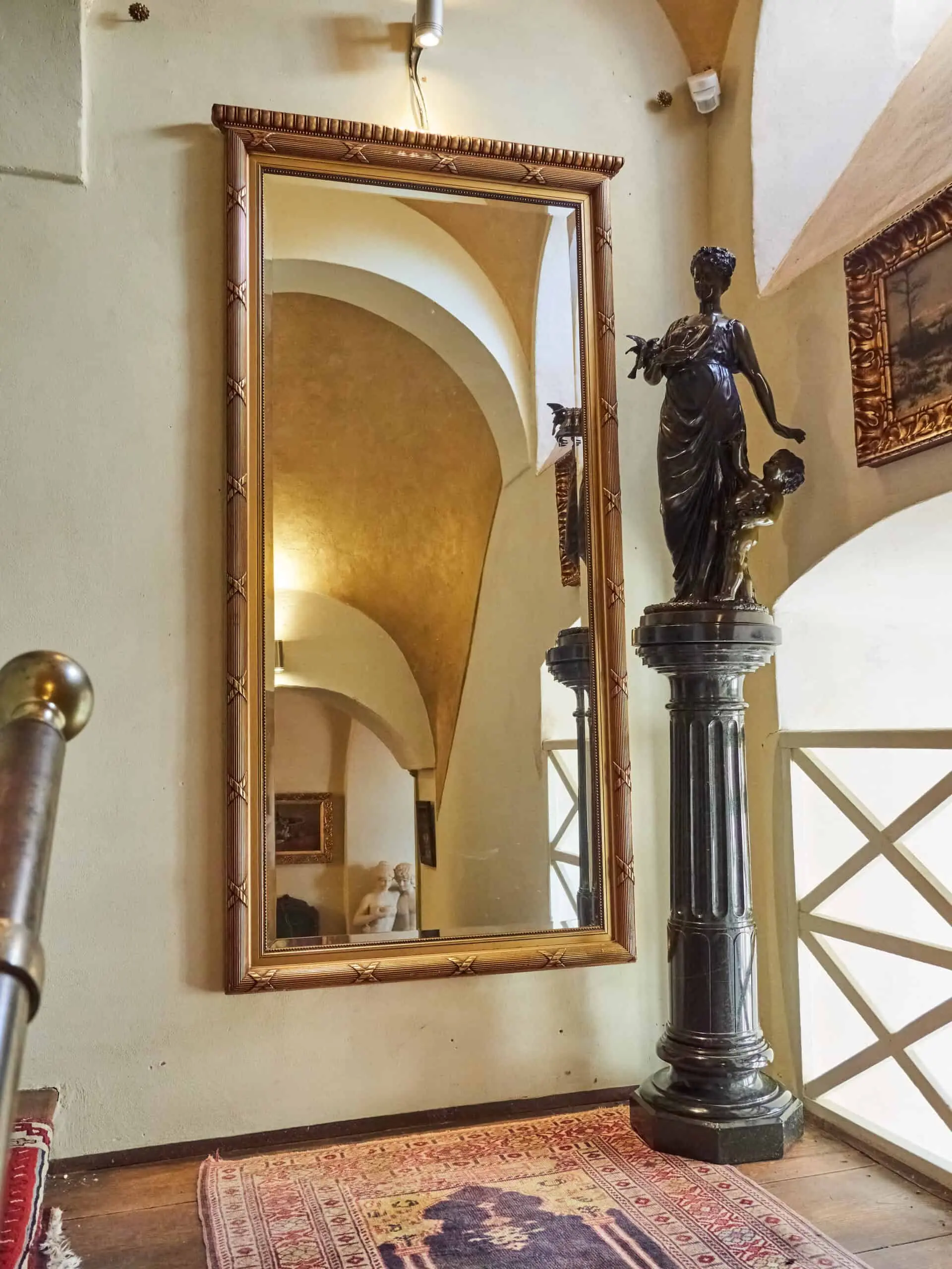 Mramorový sloup z francouzského zámku 1840