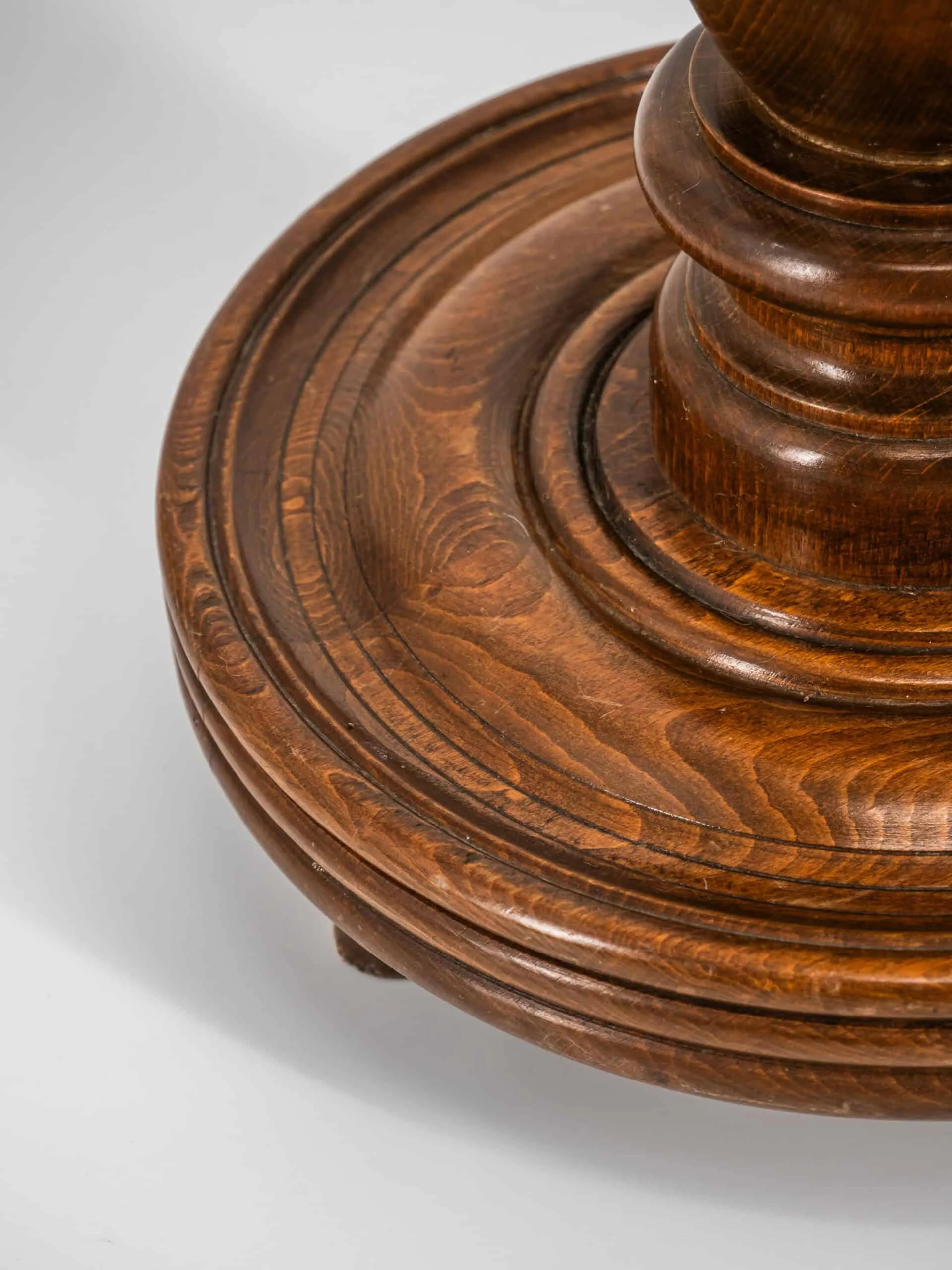 Dřevěný sloup, podstavec