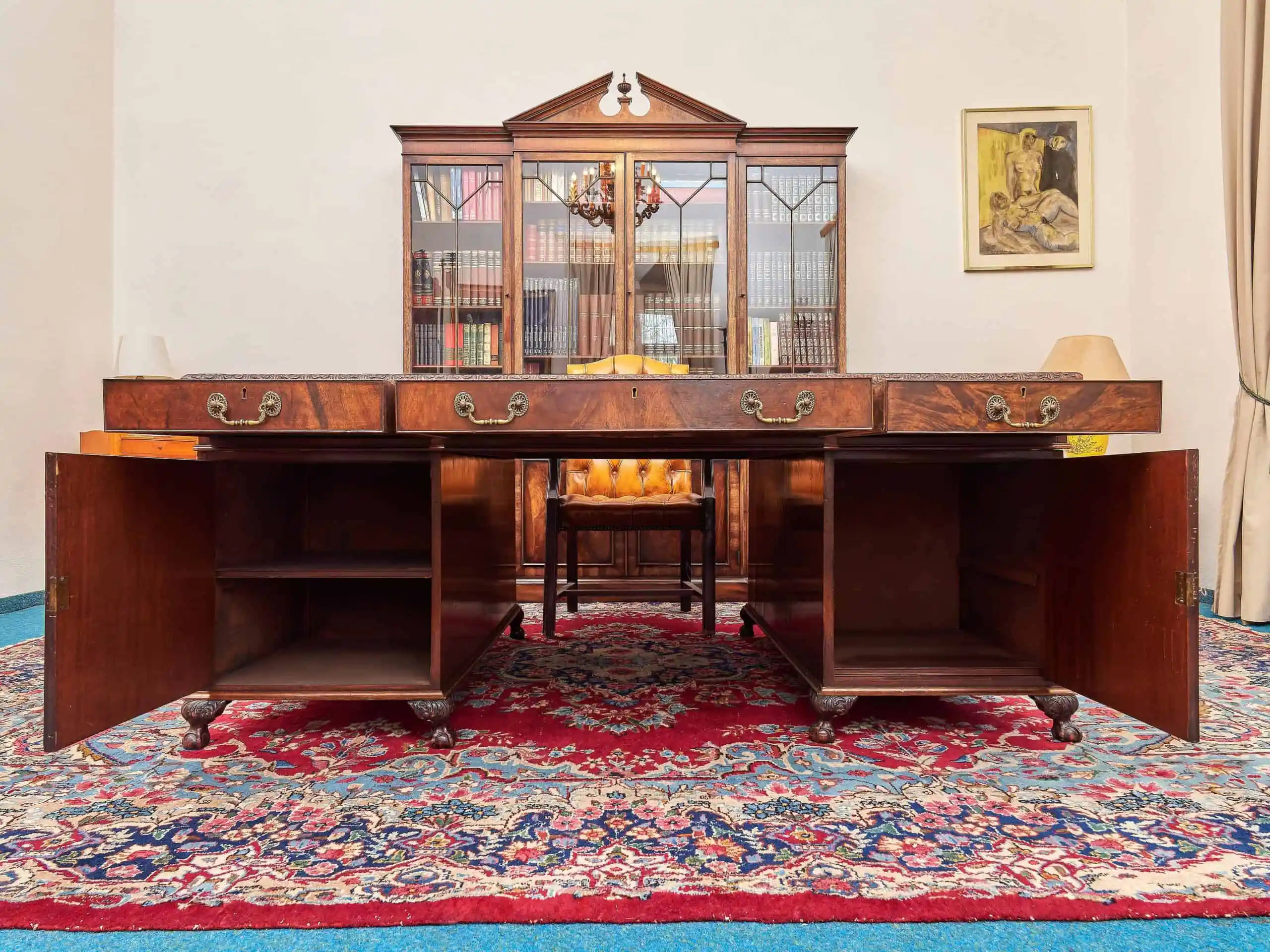 Starožitný velký psací stůl Chppendale vyřezávaný