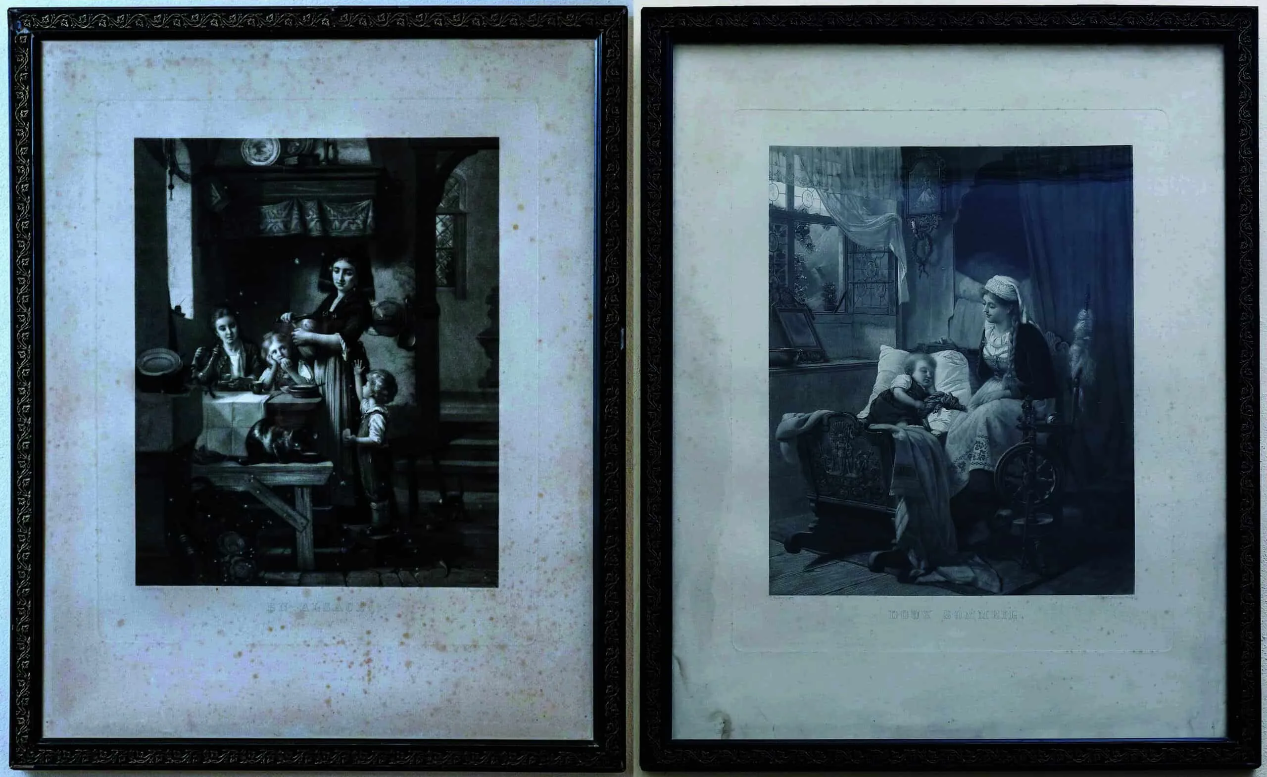 Párové obrazy v černých rámech