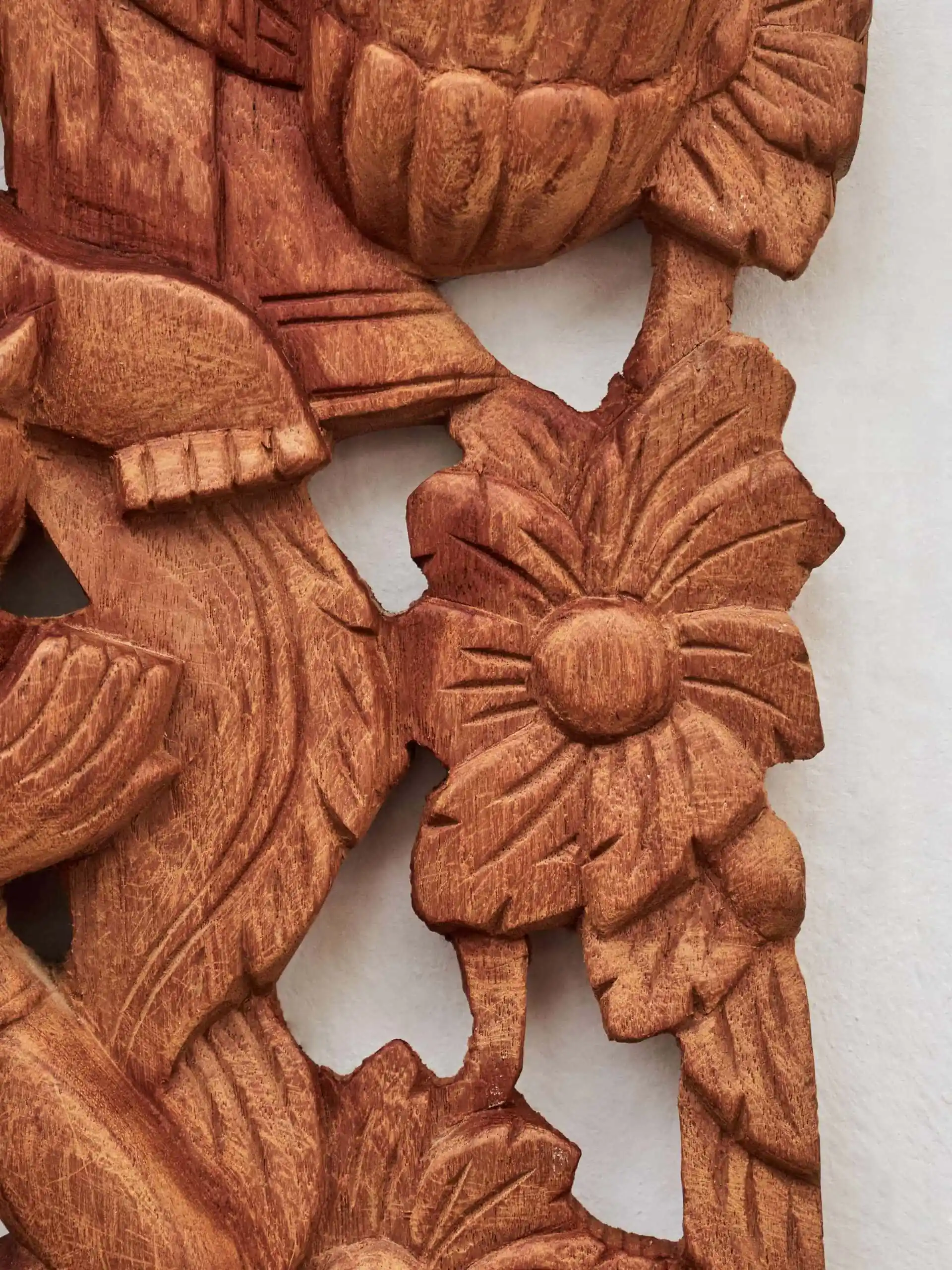 Vyřezávaný dřevěný panel z Bali