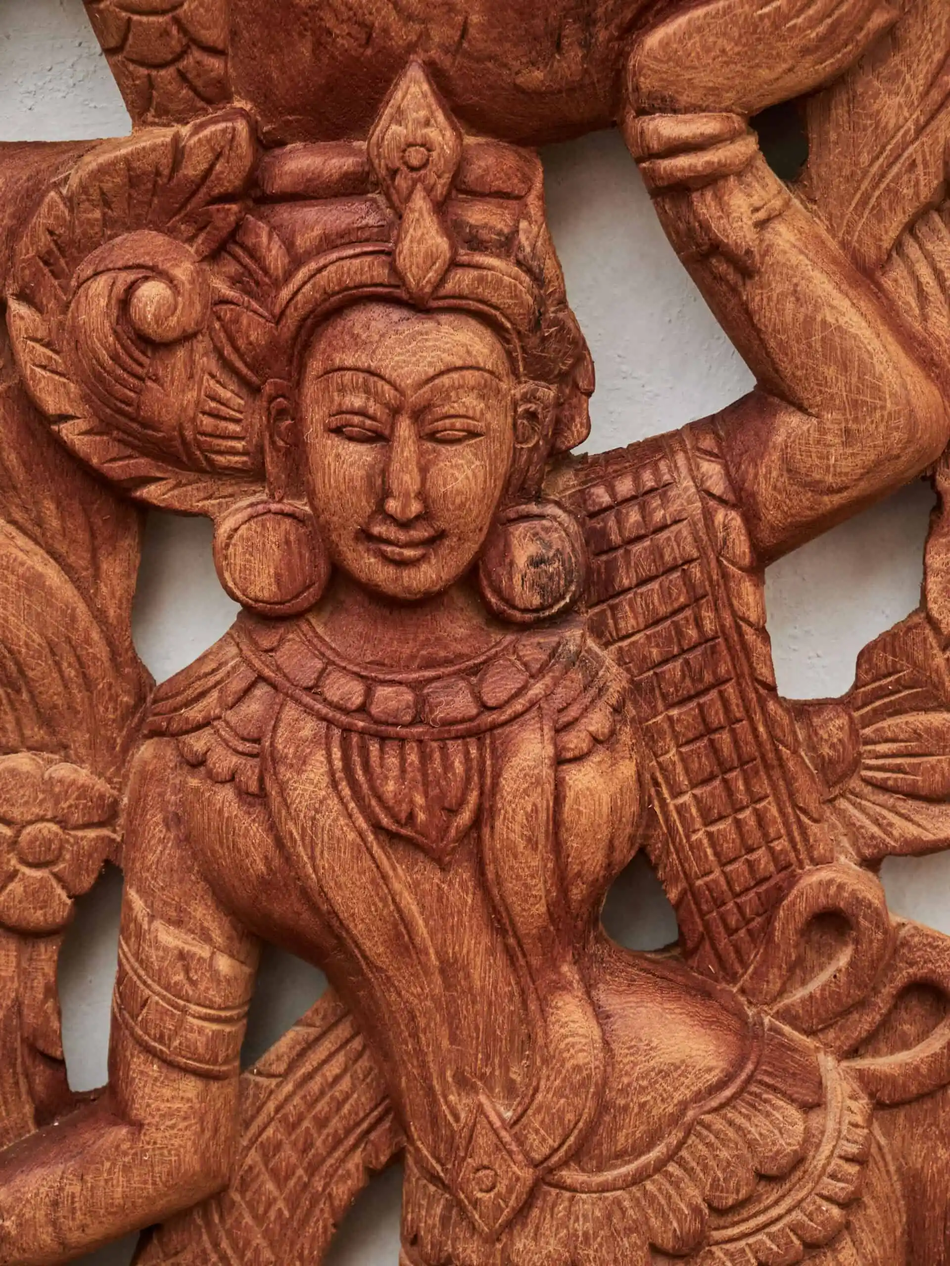 Vyřezávaný dřevěný panel z Bali