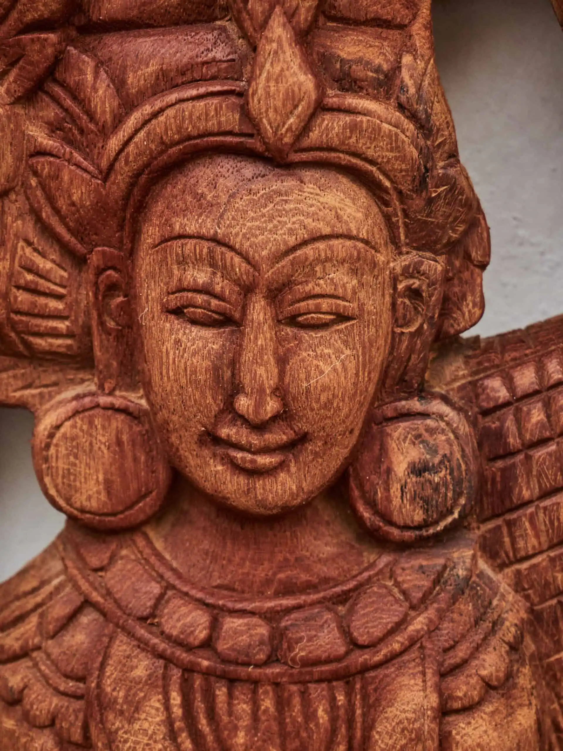 Vyřezávaný dřevěný panel z Bali