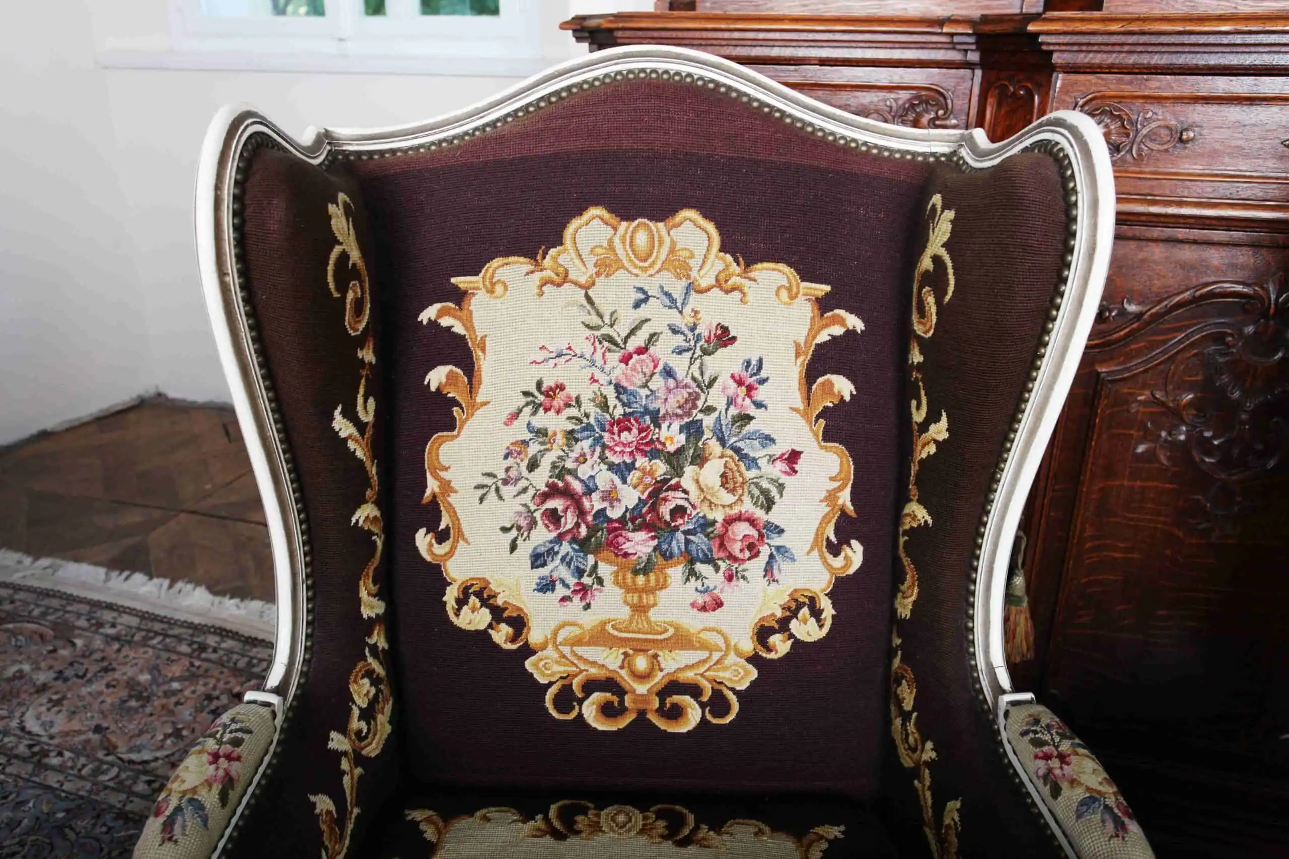 Párová křesla s vysokým opěradlem Ludvík XV + tabu