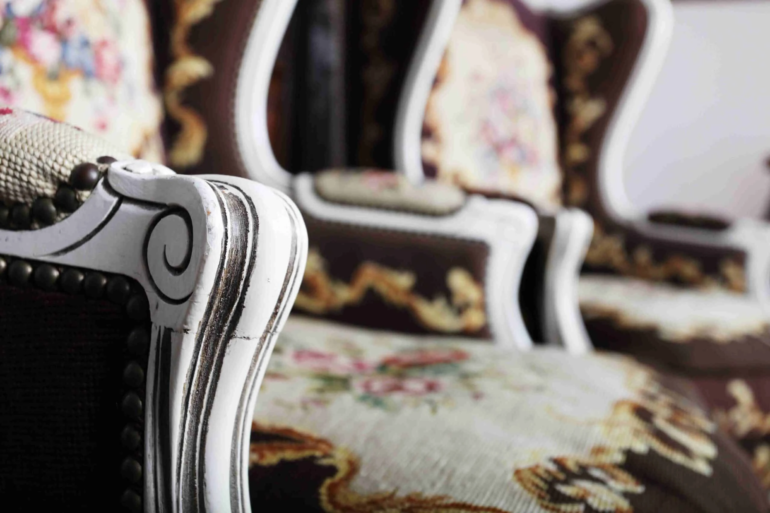 Párová křesla s vysokým opěradlem Ludvík XV + tabu