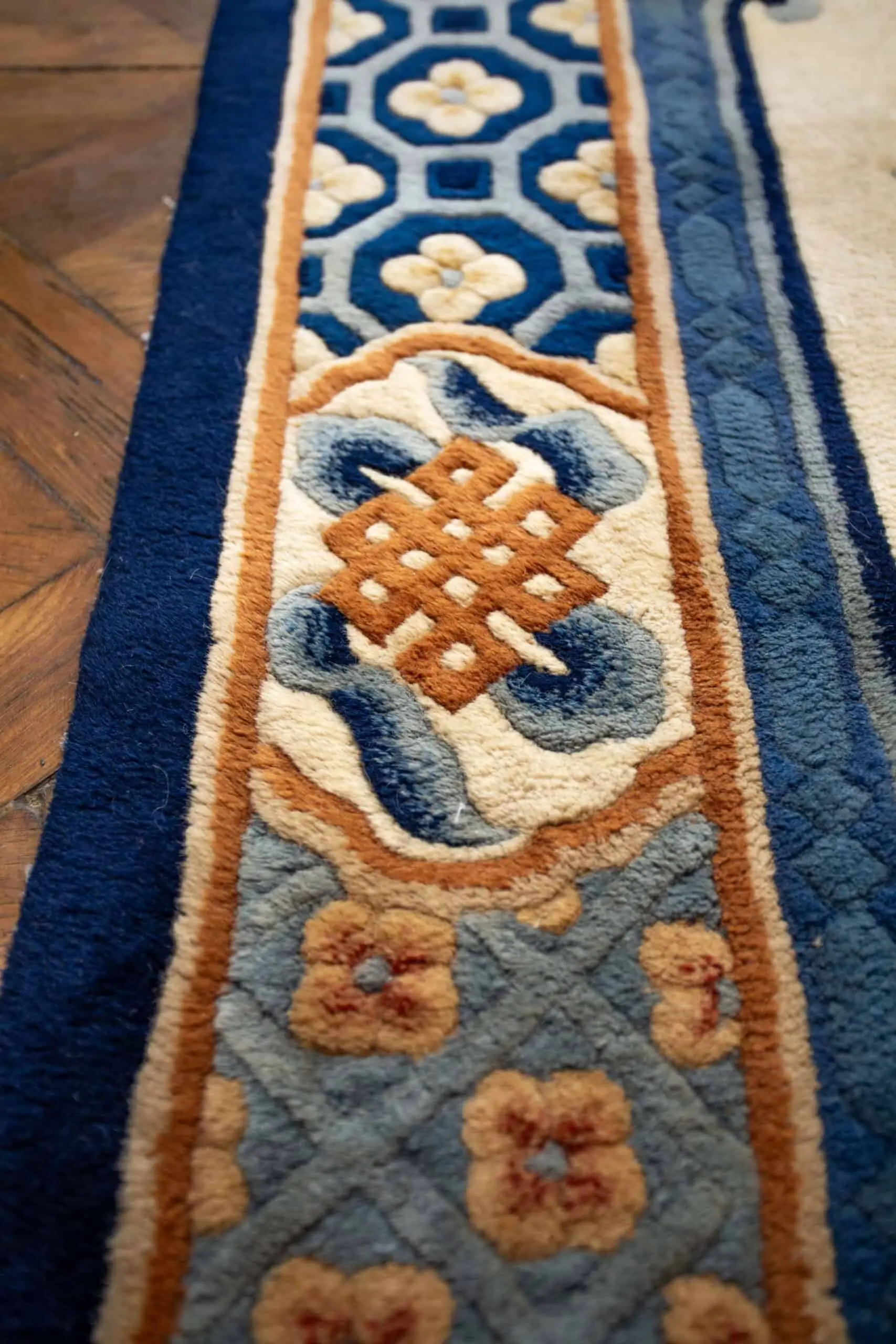 Sběratelský čínský koberec z období Art Deco