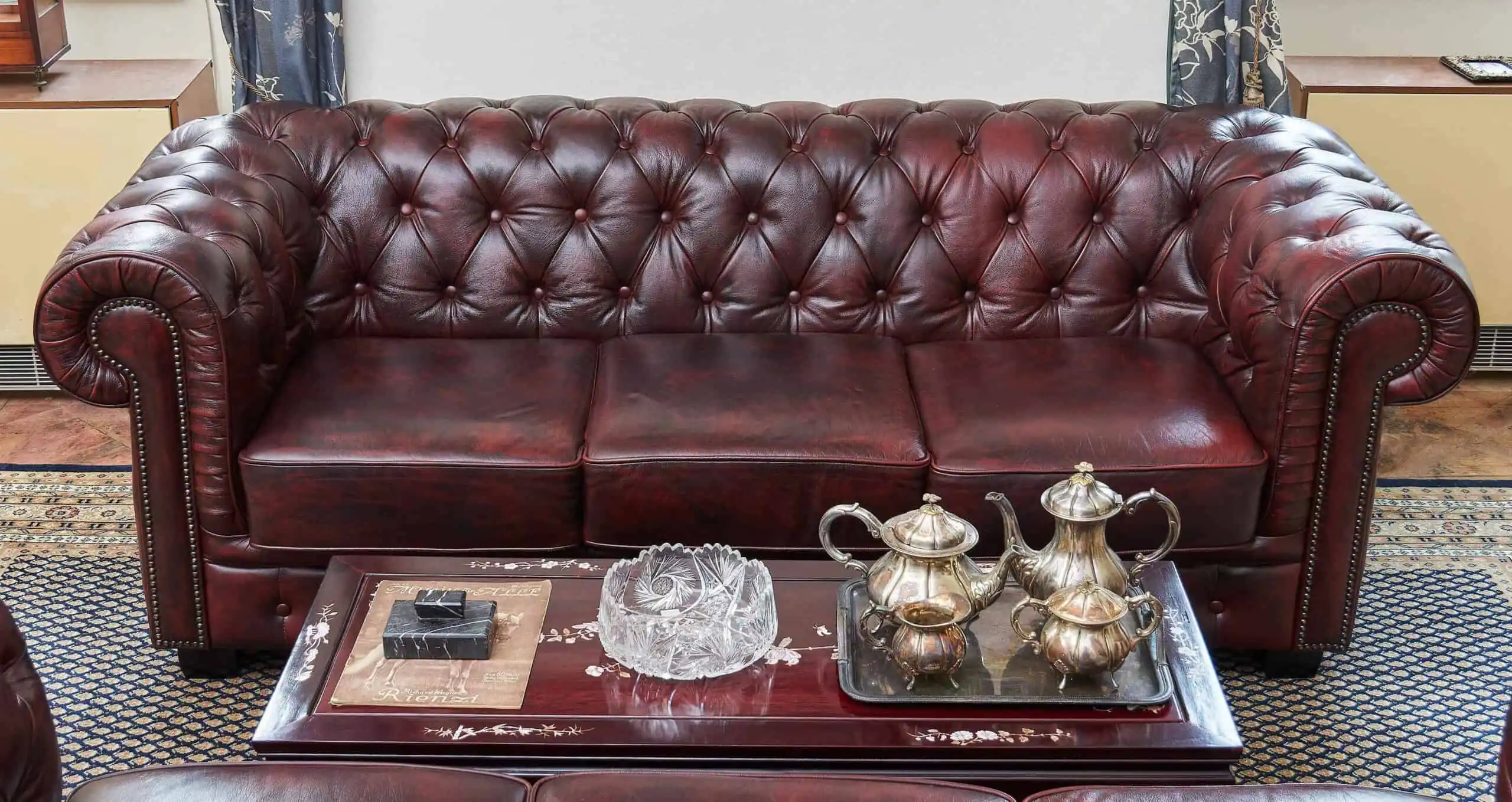 Pohovka Chesterfield top kůže