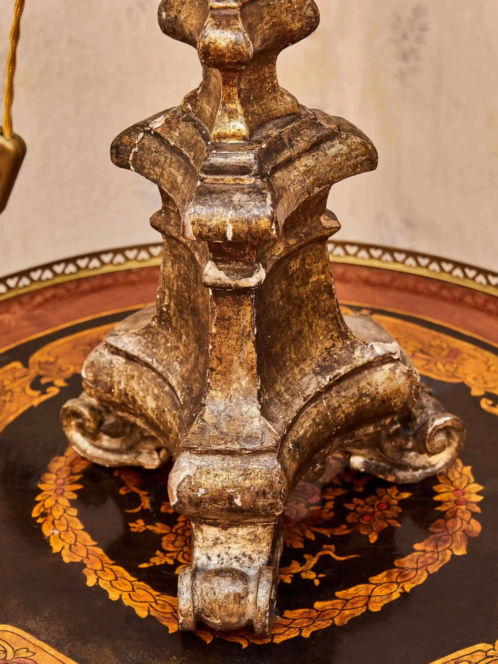 Barokní dřevěný svícen – Lampa
