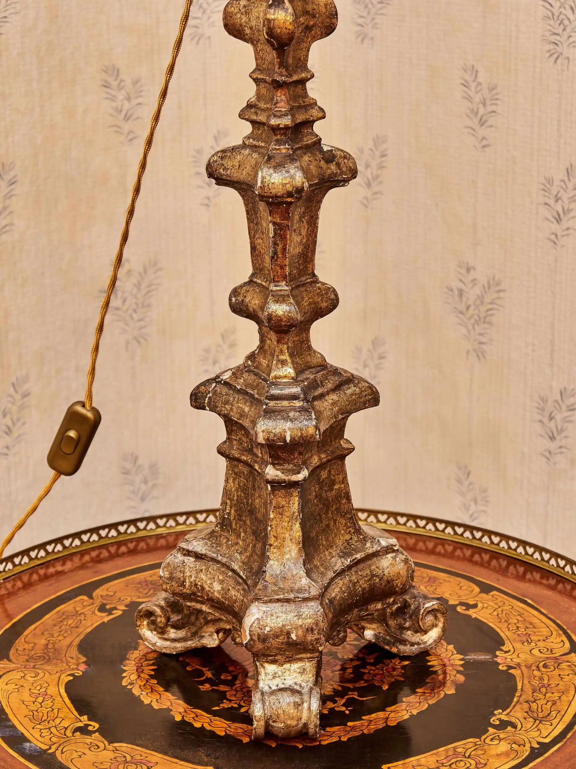 Barokní dřevěný svícen – Lampa