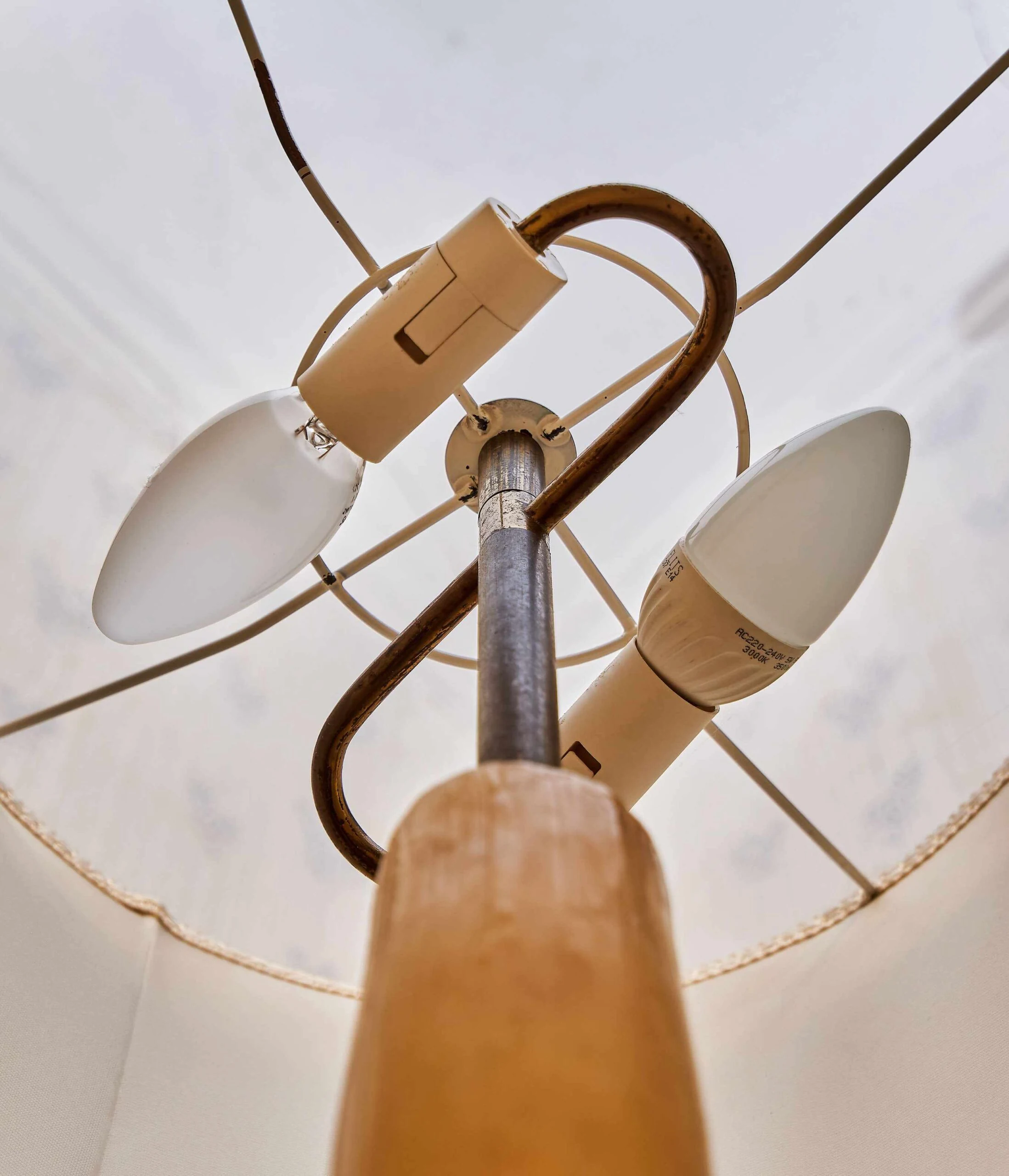 Barokní dřevěný svícen – Lampa