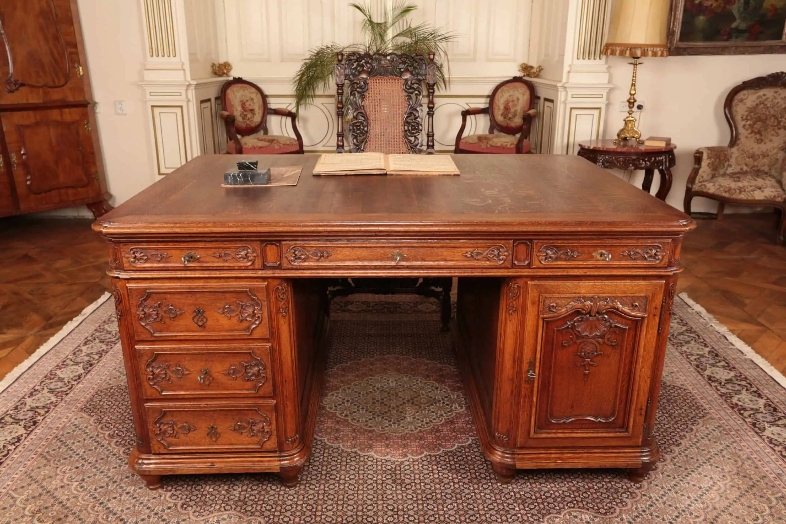 Velký partnerský Lutyšský psací stůl