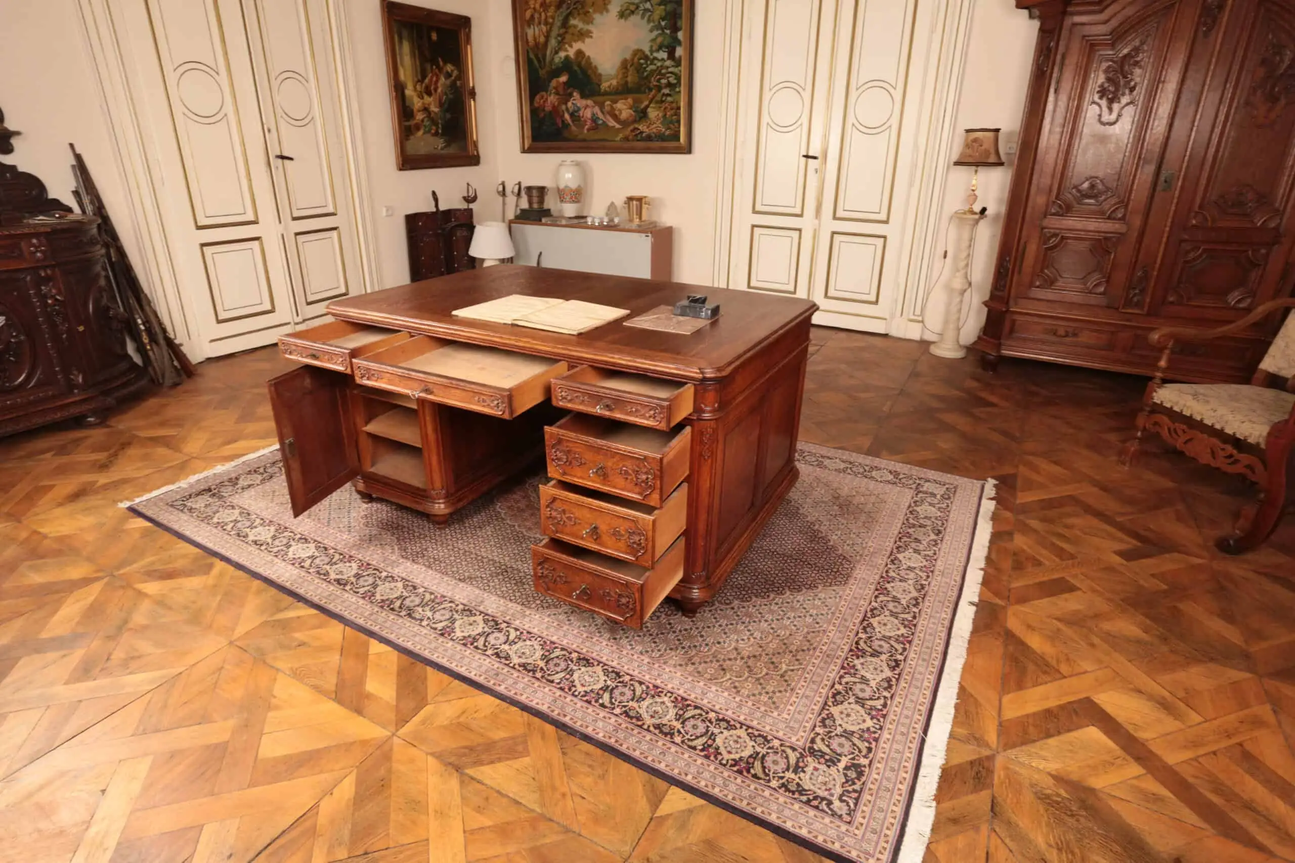 Velký partnerský Lutyšský psací stůl