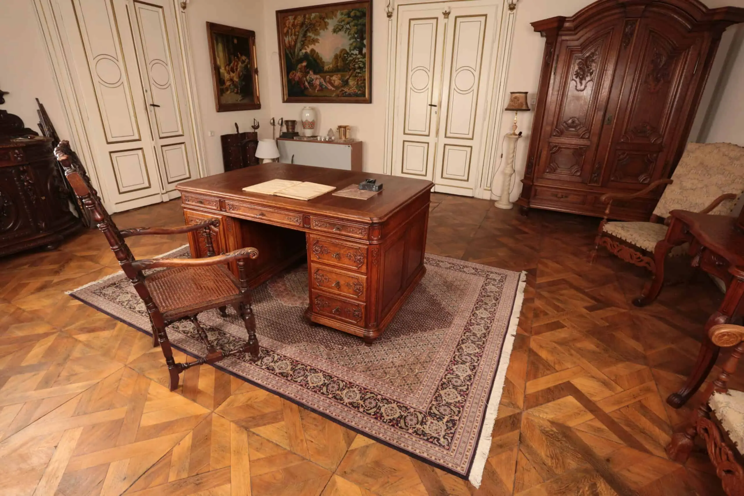 Velký partnerský Lutyšský psací stůl