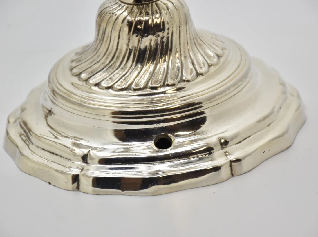 Párové tříramenné svícny ze stříbřeného bronzu