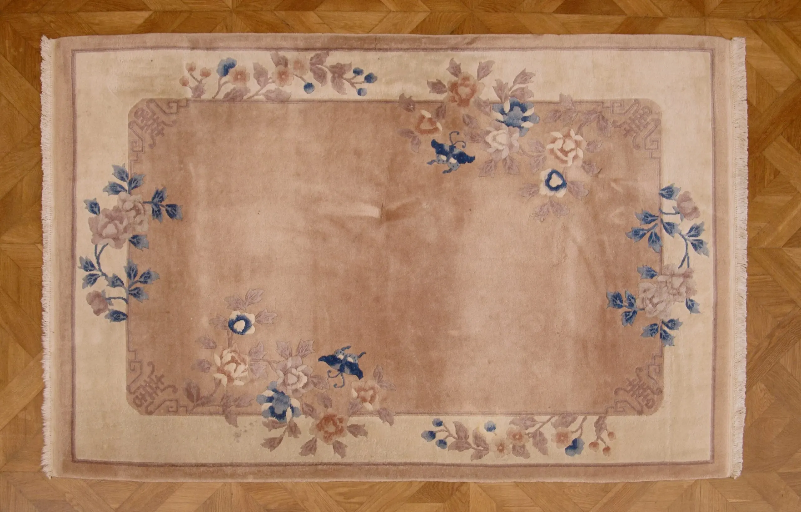 Čínský koberec s florálním motivem 206 x 133 cm