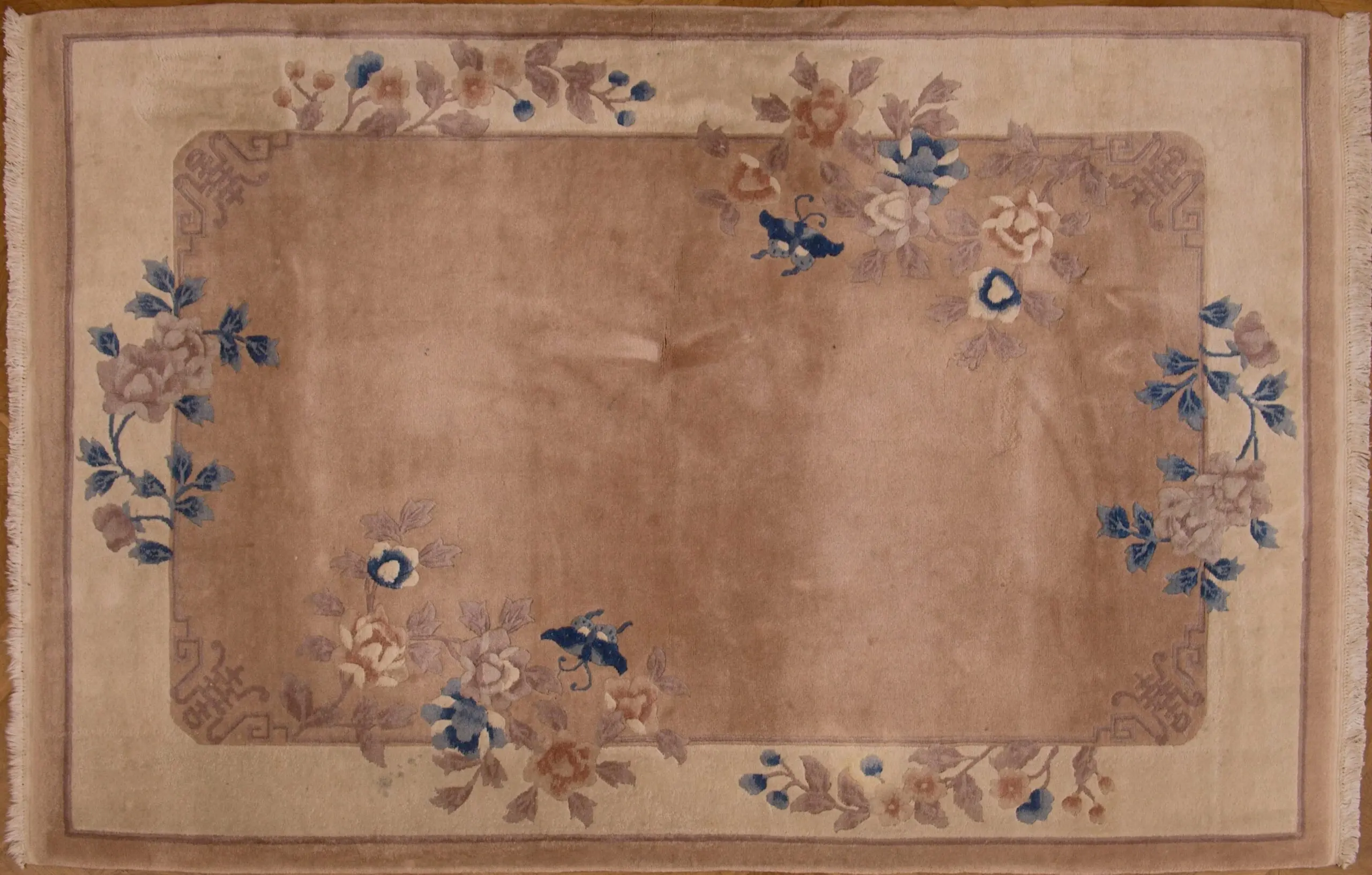 Čínský koberec s florálním motivem 206 x 133 cm