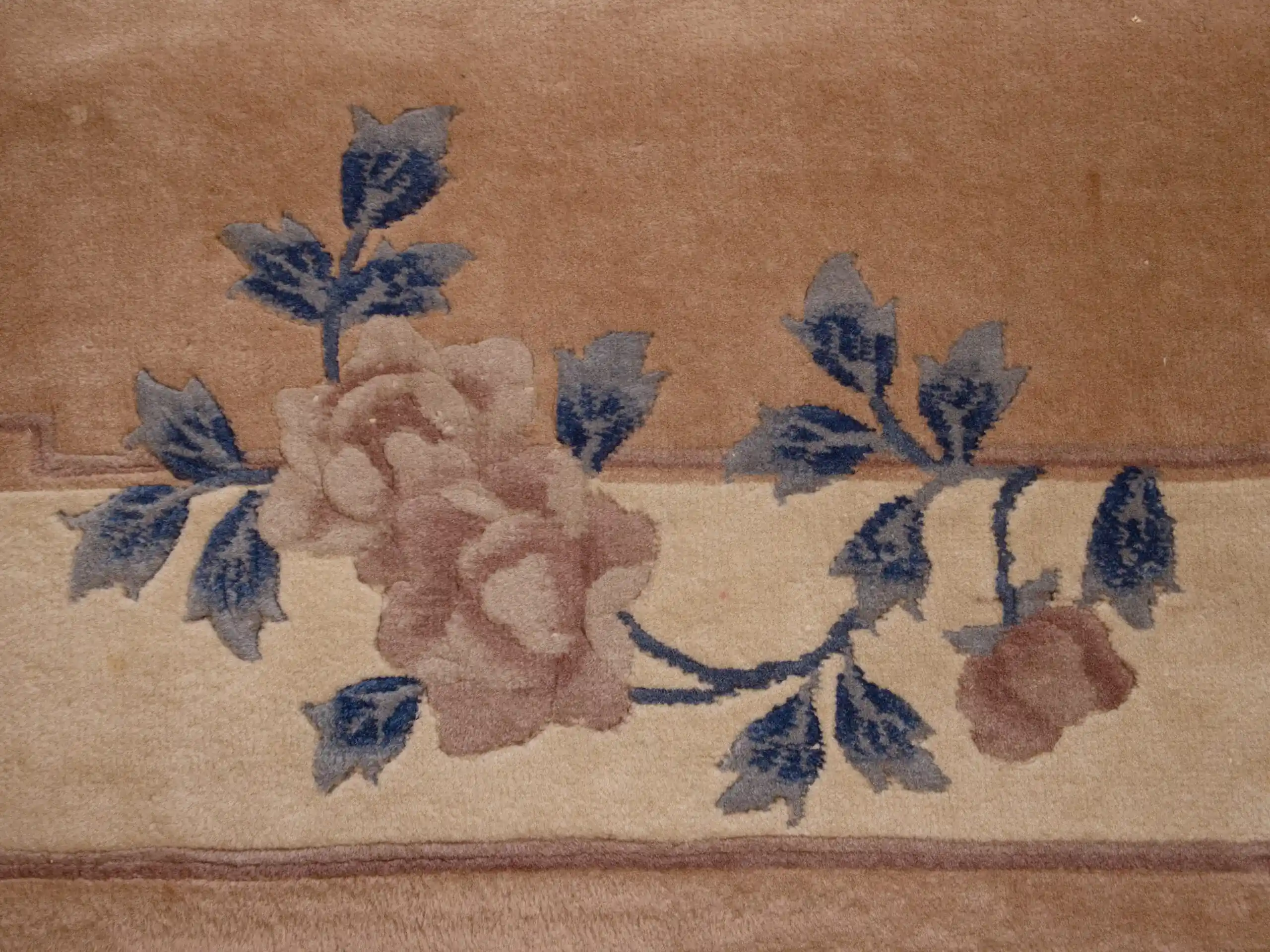 Čínský koberec s florálním motivem 206 x 133 cm