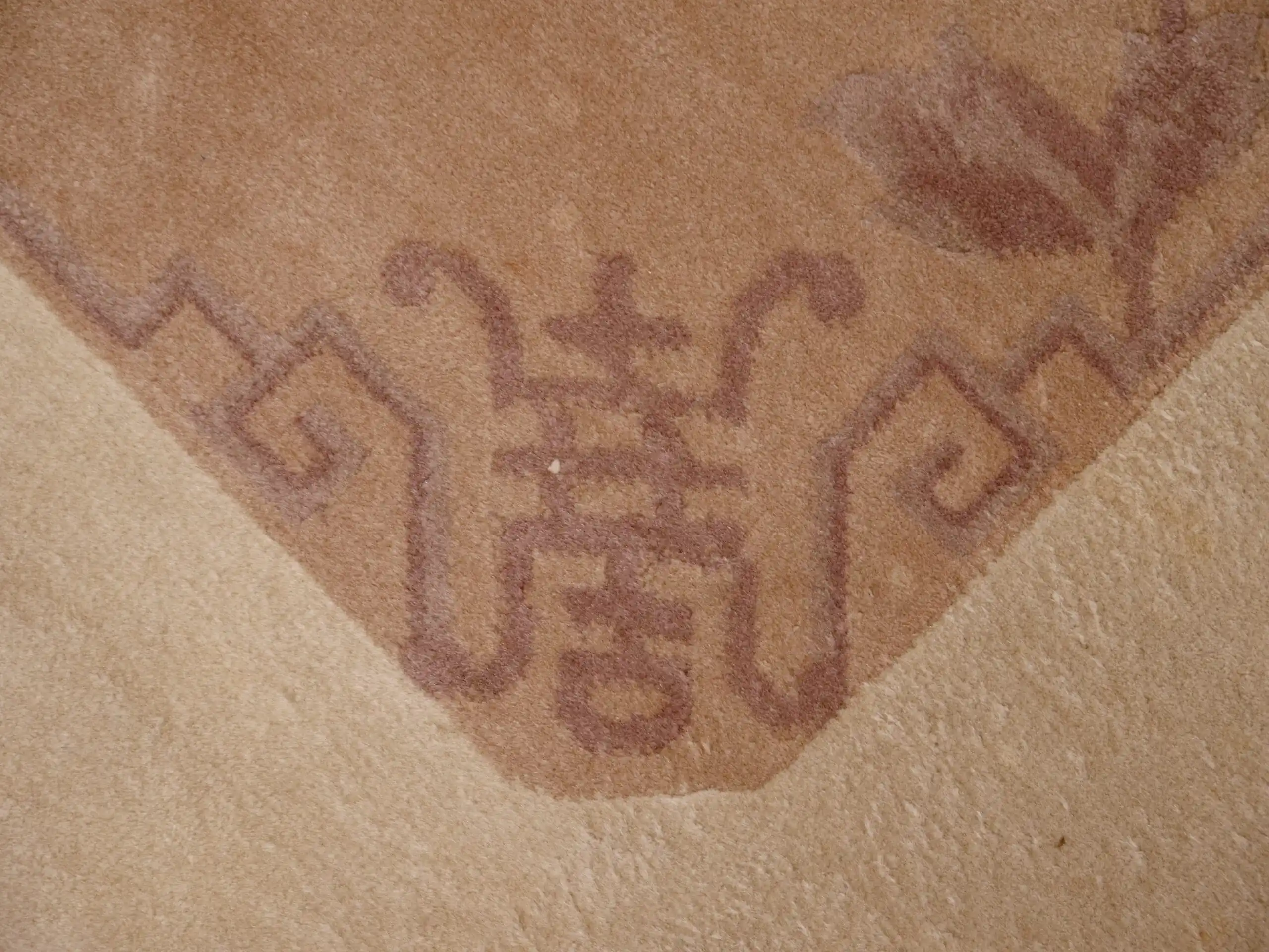 Čínský koberec s florálním motivem 206 x 133 cm